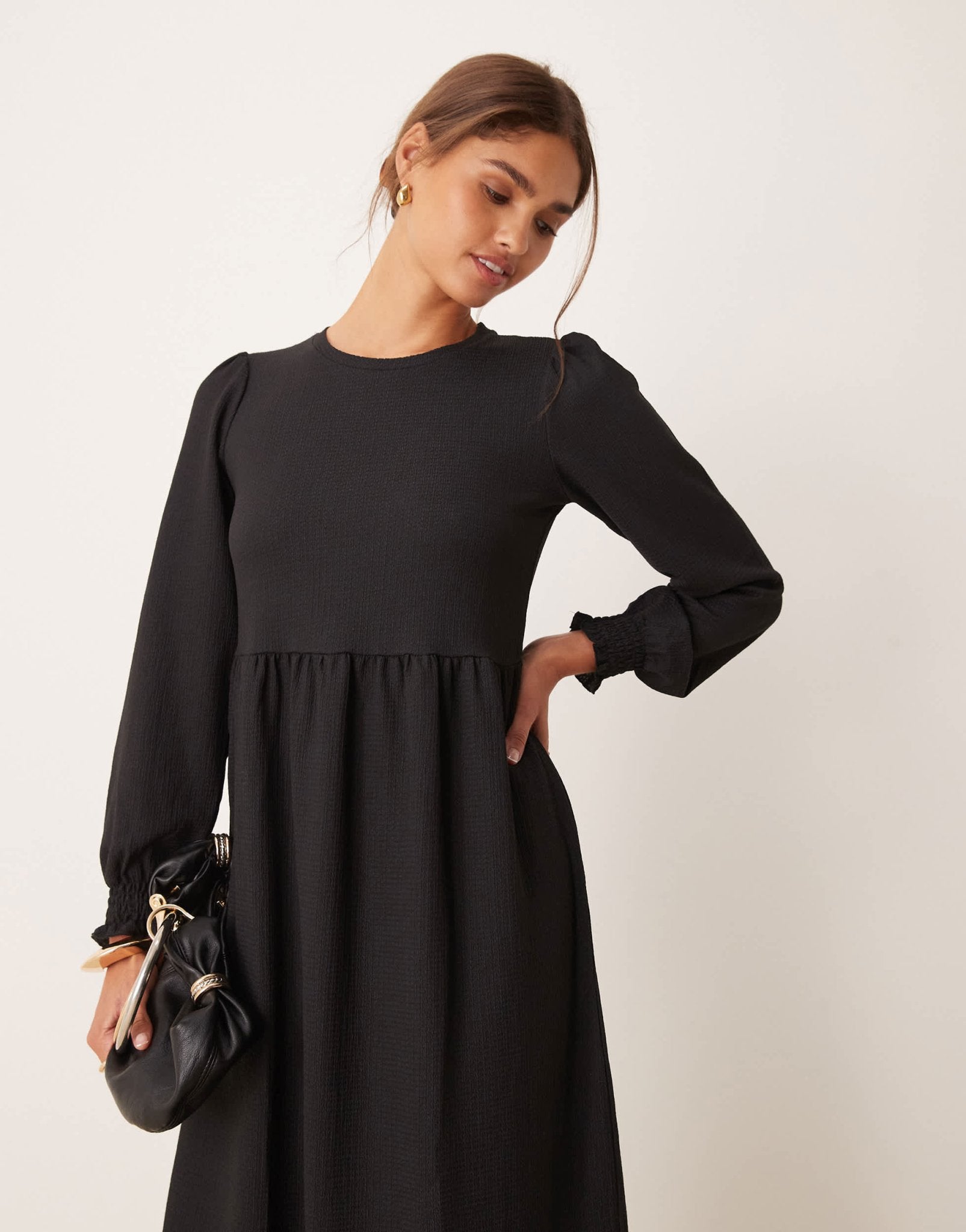 New Look plain crinkle long sleeve smock midi dress in black - ASOS Sample Sale