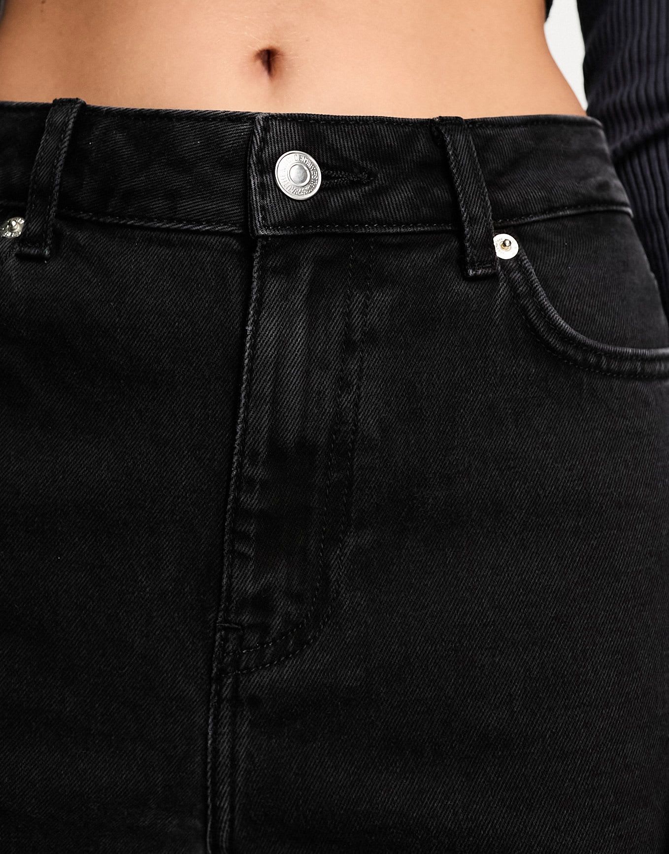 New Look straight leg jean in black - ASOS Sample Sale