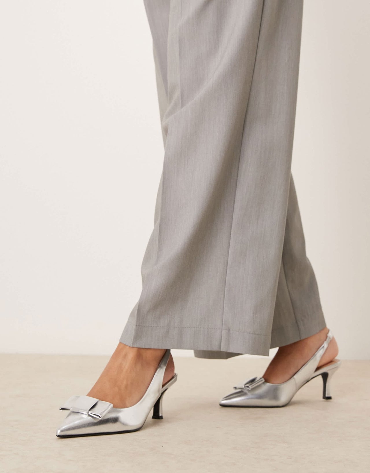 New Look Wide Fit slingback heeled shoe with bow in silver - ASOS Sample Sale