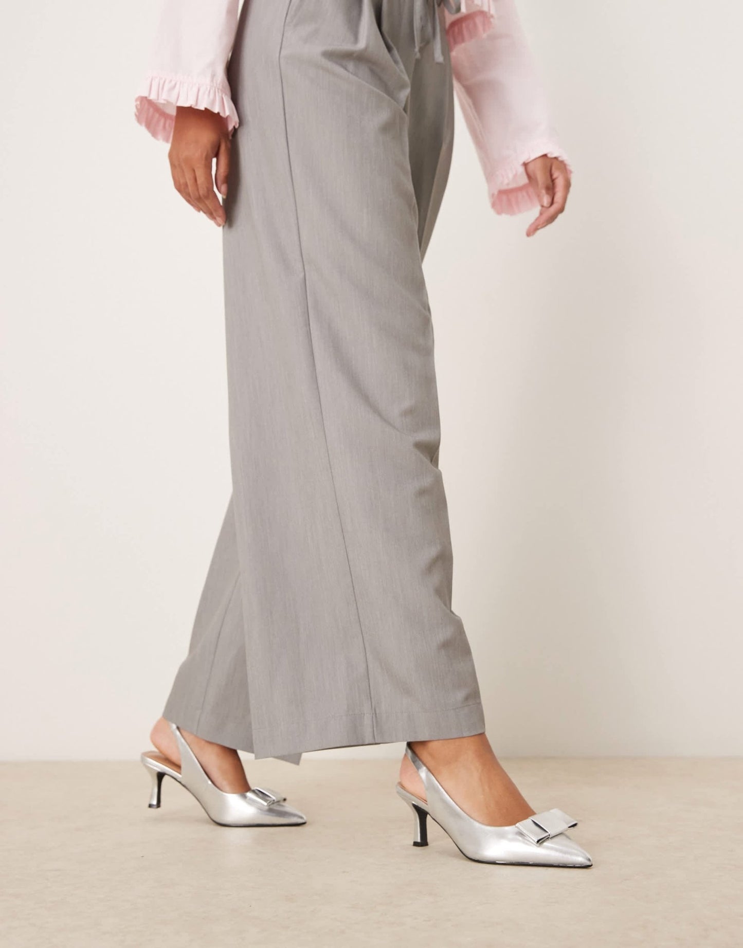 New Look Wide Fit slingback heeled shoe with bow in silver - ASOS Sample Sale