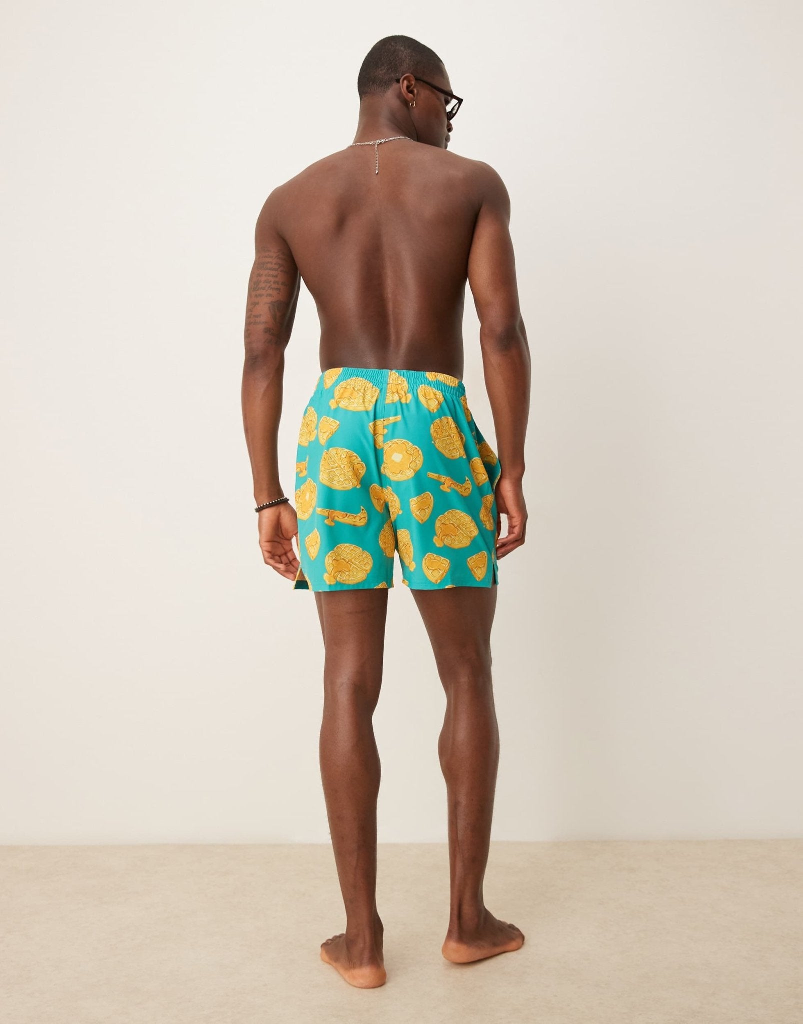 Nike 5 inch Volley swim shorts in green and tossed waffle - ASOS Sample Sale