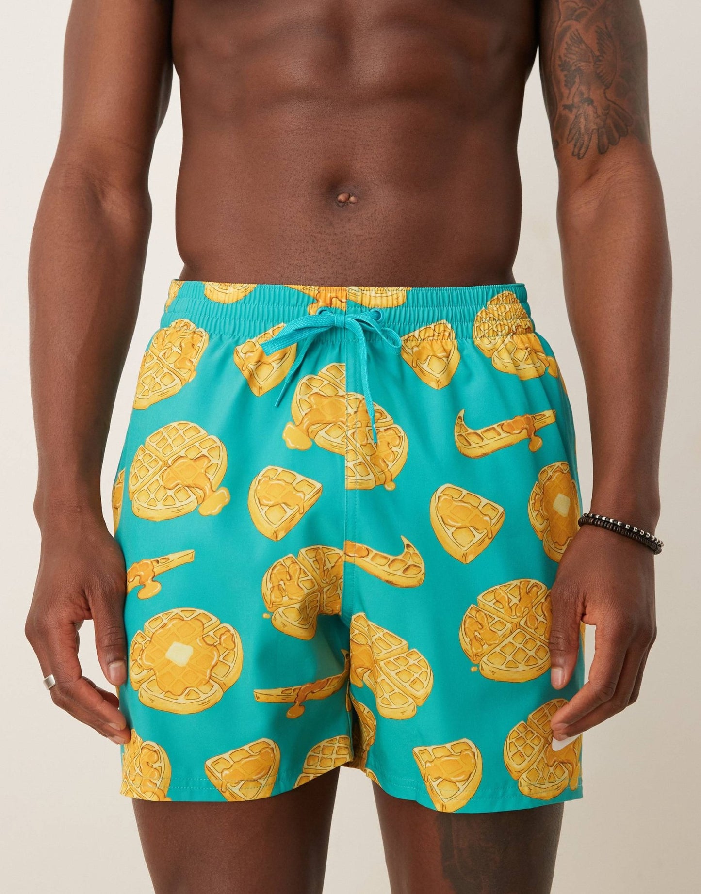 Nike 5 inch Volley swim shorts in green and tossed waffle - ASOS Sample Sale
