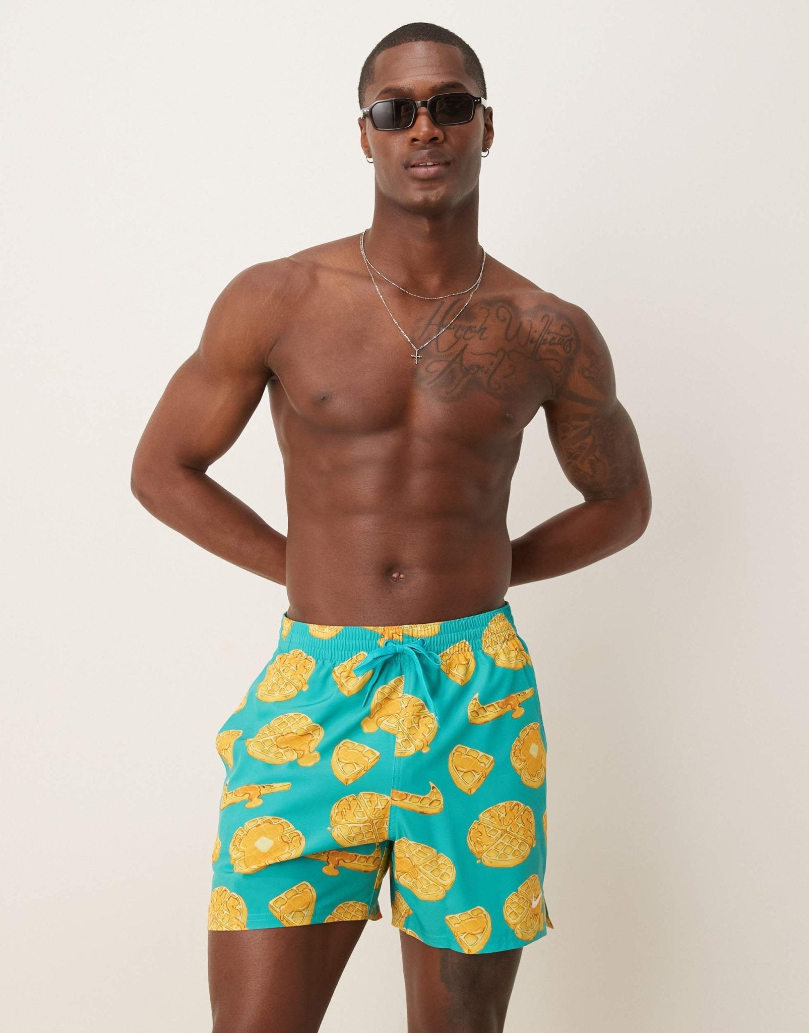 Nike 5 inch Volley swim shorts in green and tossed waffle - ASOS Sample Sale