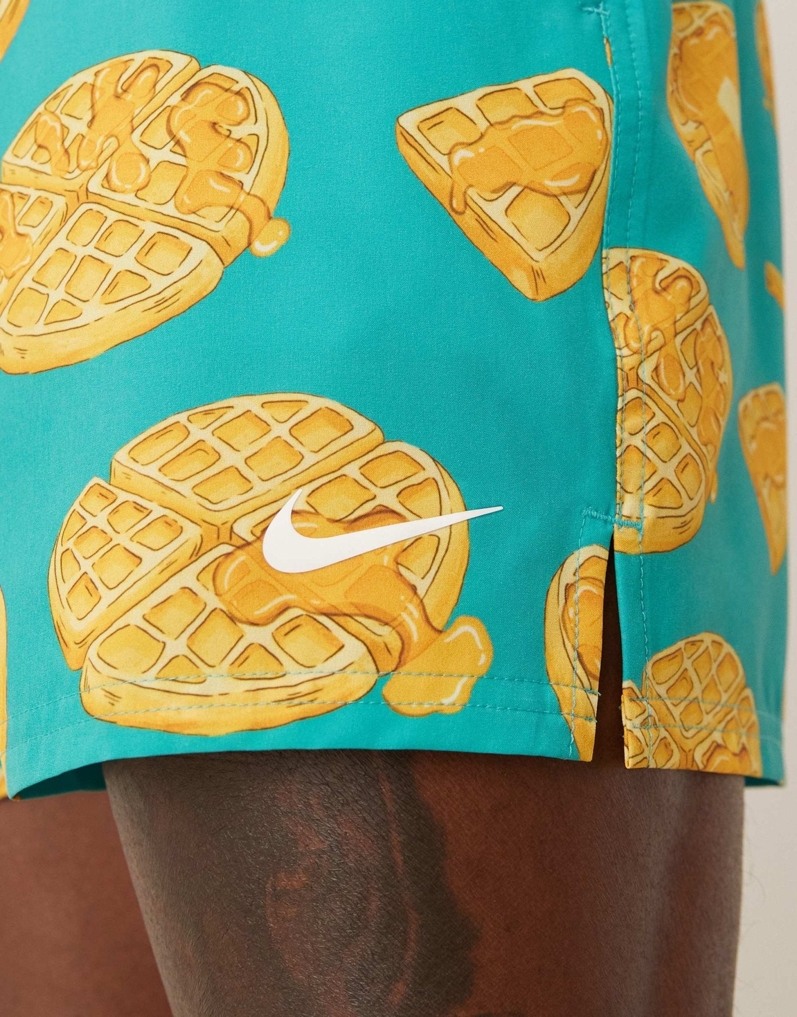 Nike 5 inch Volley swim shorts in green and tossed waffle - ASOS Sample Sale