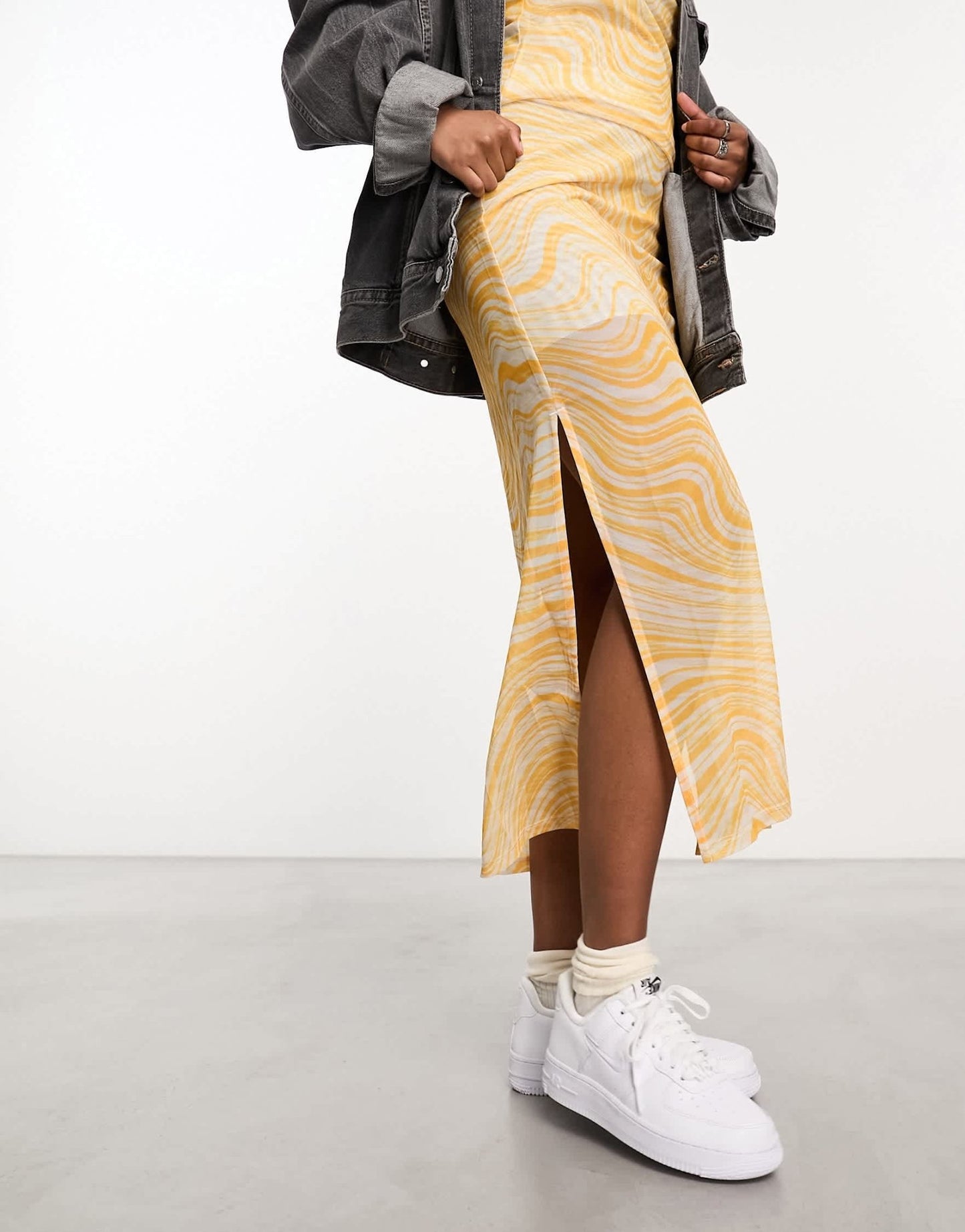 Nike Air Force 1 '07 trainers in white and iridescent swoosh - ASOS Sample Sale