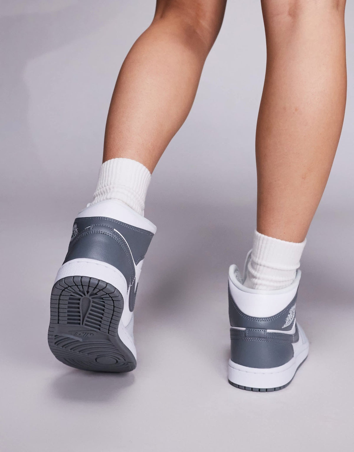 Nike Air Jordan 1 Mid trainers in white and grey - ASOS Sample Sale