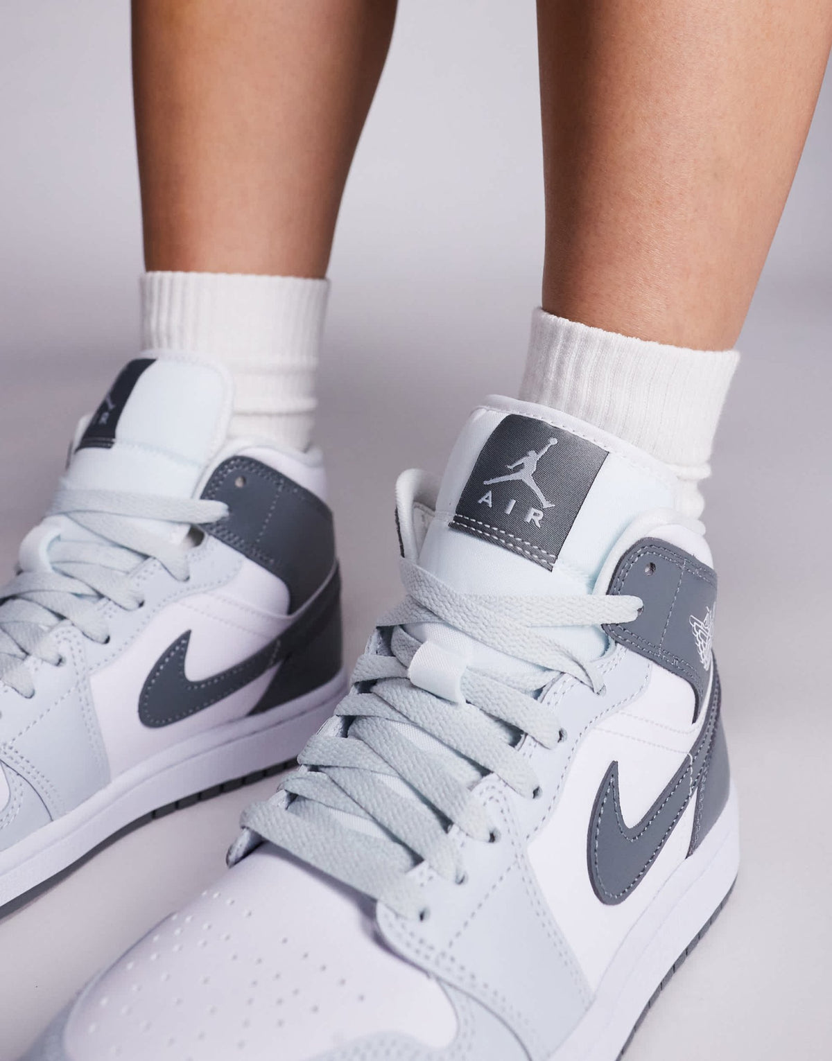 Nike Air Jordan 1 Mid trainers in white and grey - ASOS Sample Sale