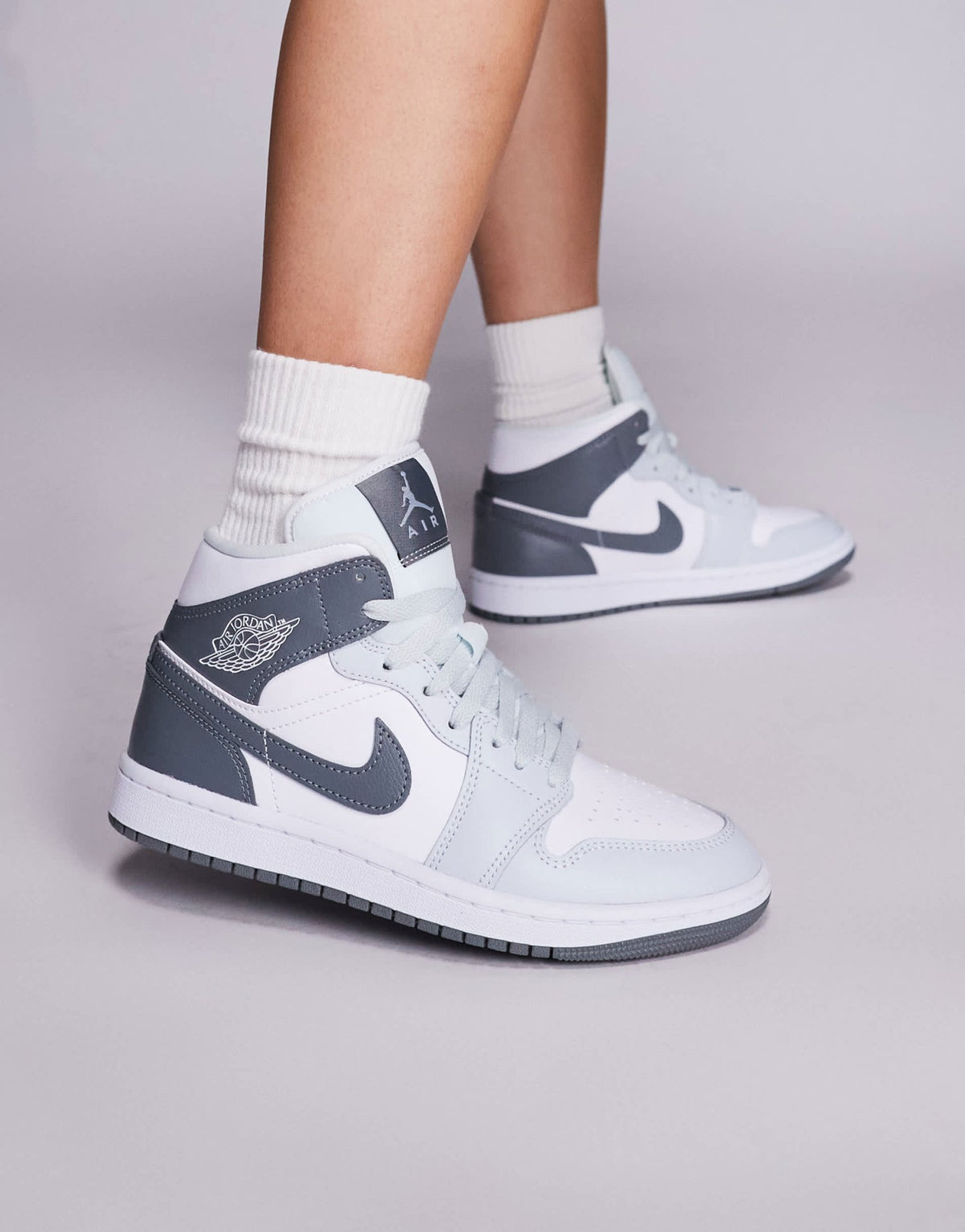 Nike Air Jordan 1 Mid trainers in white and grey - ASOS Sample Sale