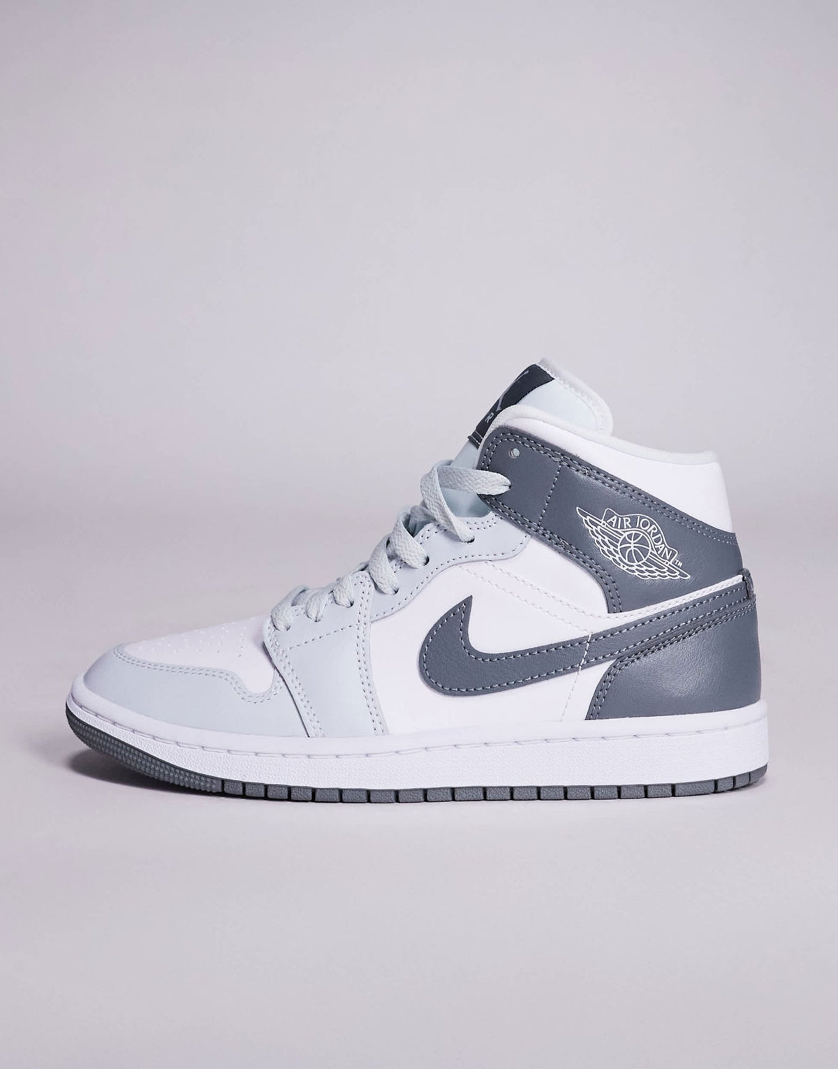 Nike Air Jordan 1 Mid trainers in white and grey - ASOS Sample Sale