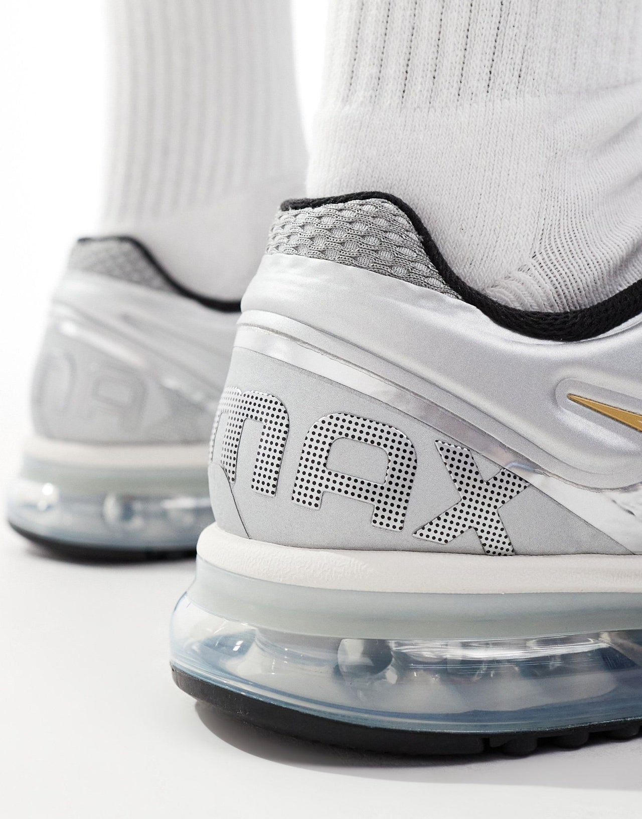Nike Air Max 2013 trainers in silver - ASOS Sample Sale