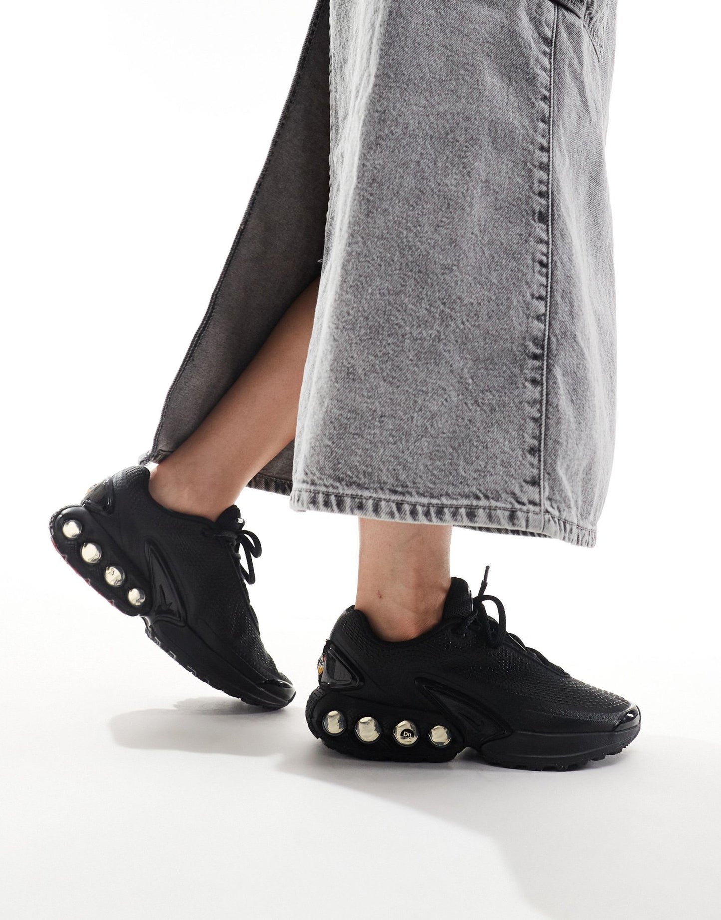 Nike Air Max DN trainers in black - ASOS Sample Sale