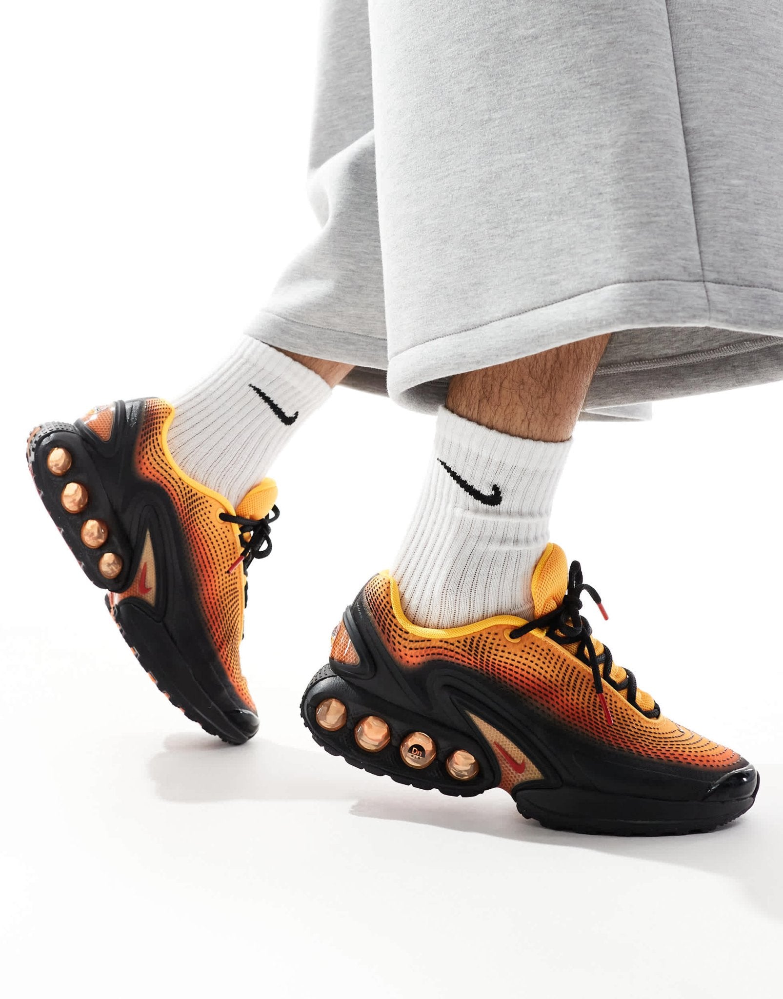 Nike Air Max DN trainers in black and orange - ASOS Sample Sale