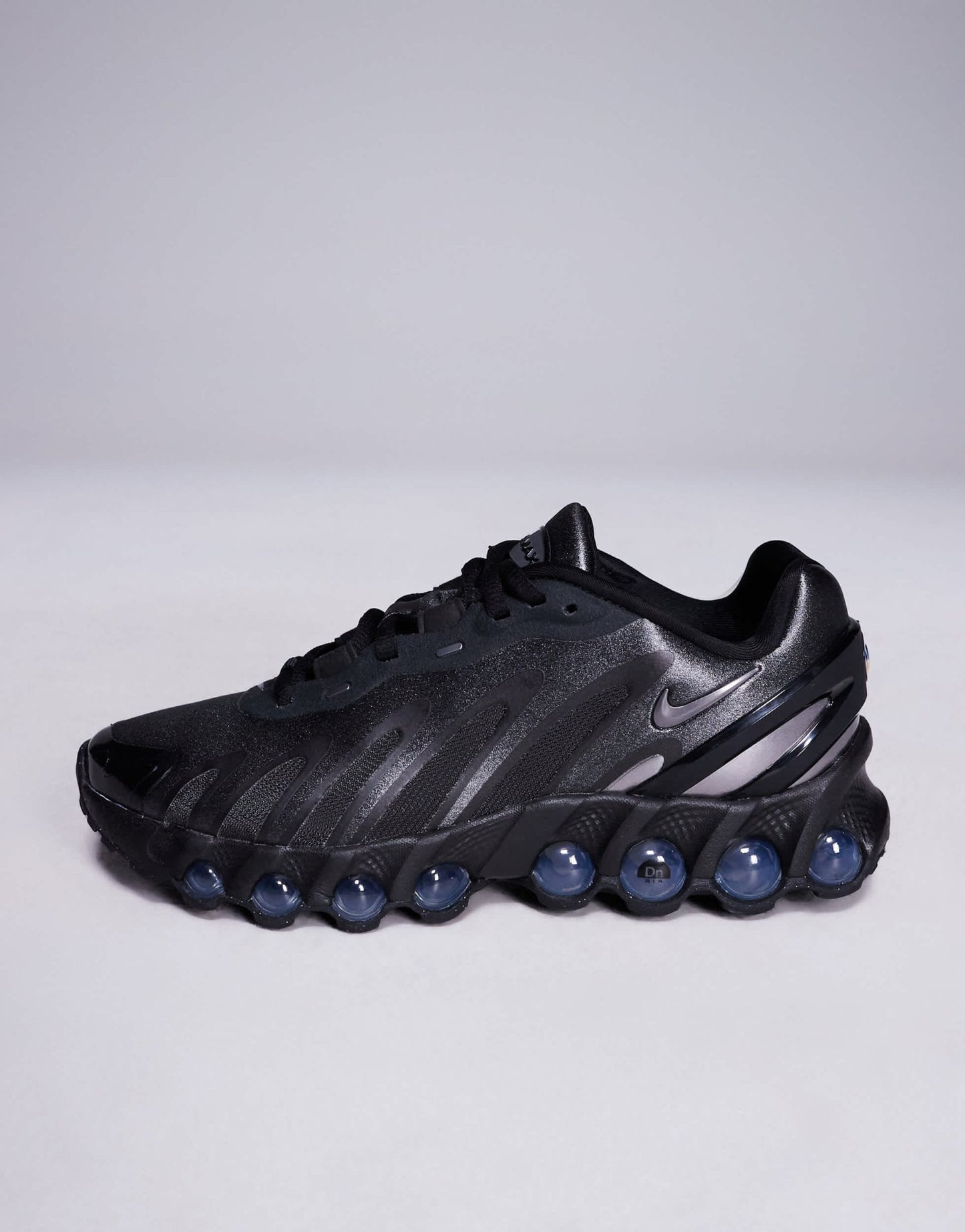 Nike Air Max DN8 trainers in black - ASOS Sample Sale