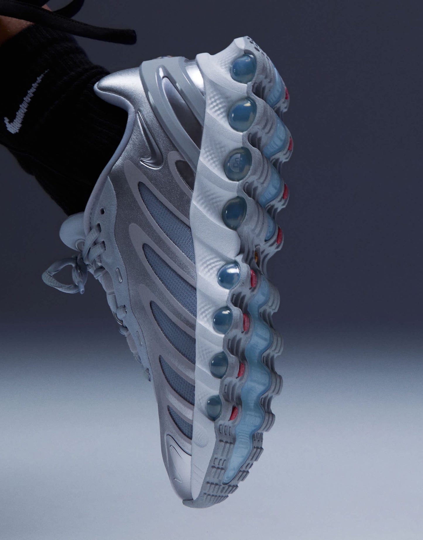 Nike Air Max DN8 trainers in white and silver - ASOS Sample Sale