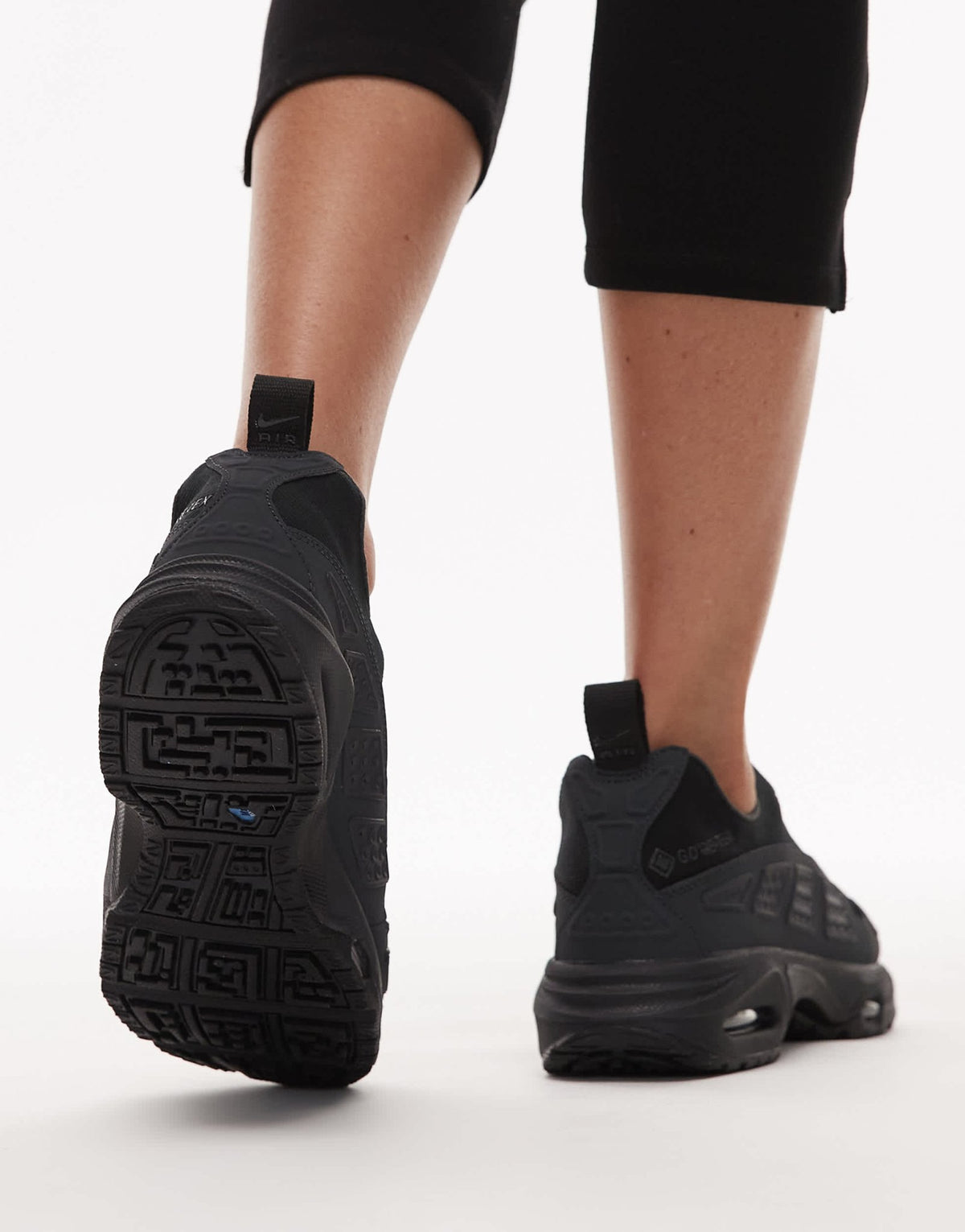 Nike Air Max SNDR GORE - TEX trainers in triple black - ASOS Sample Sale