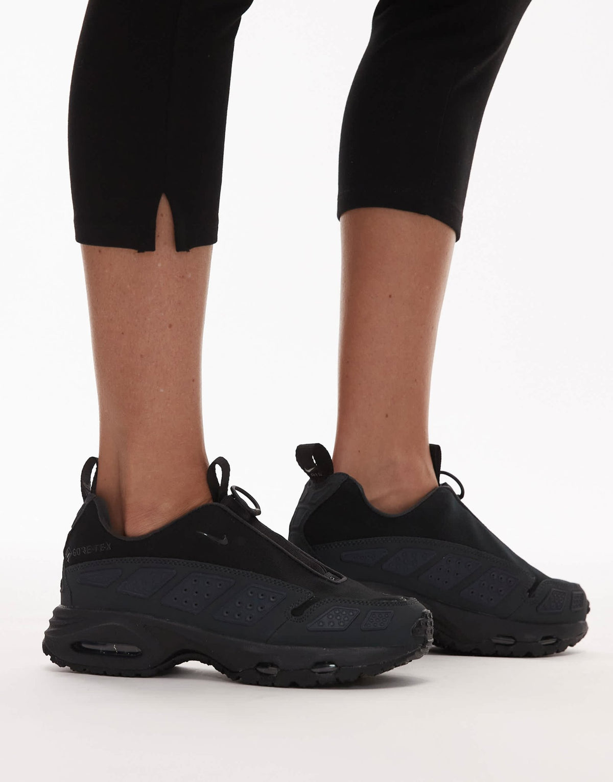 Nike Air Max SNDR GORE - TEX trainers in triple black - ASOS Sample Sale