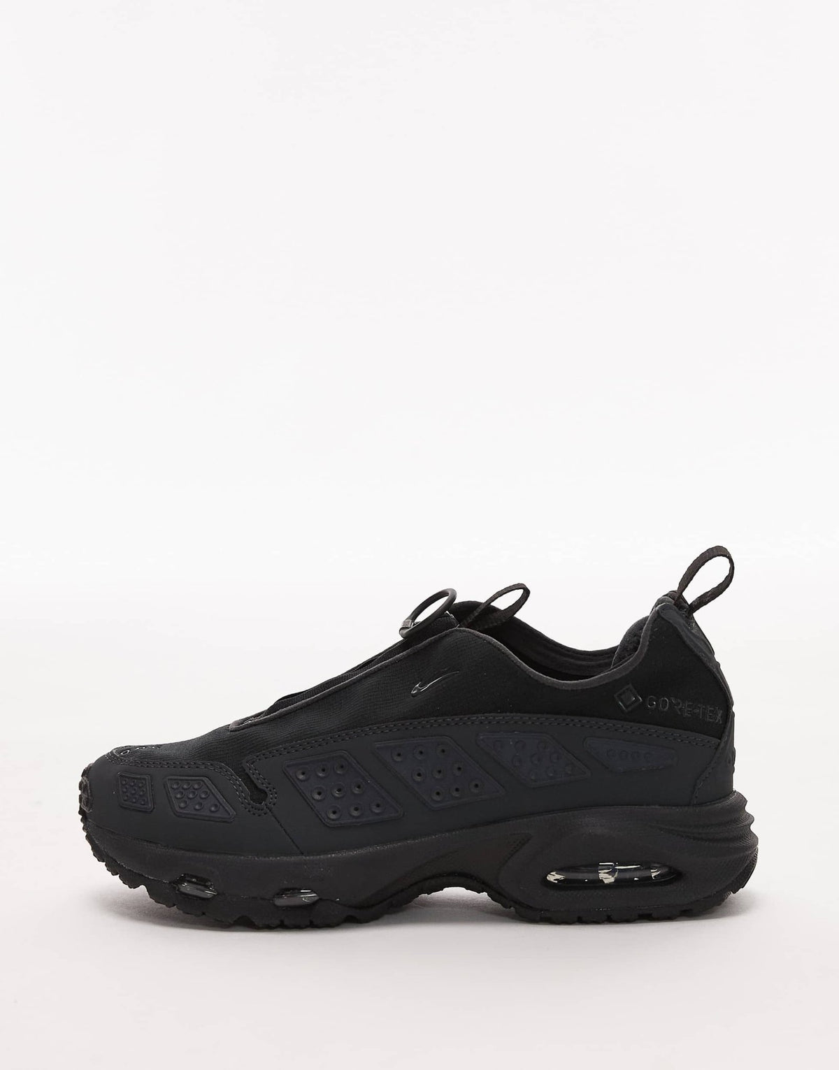Nike Air Max SNDR GORE - TEX trainers in triple black - ASOS Sample Sale