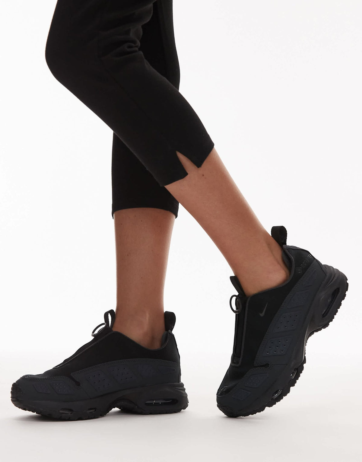 Nike Air Max SNDR GORE - TEX trainers in triple black - ASOS Sample Sale