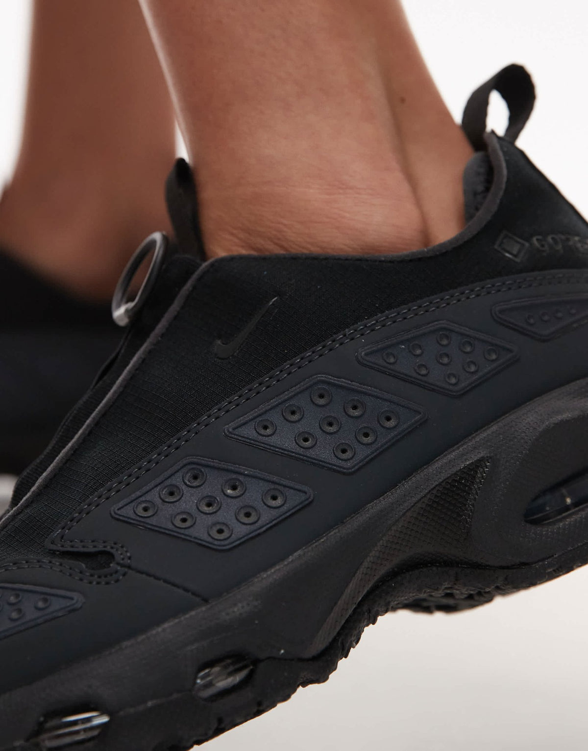 Nike Air Max SNDR GORE - TEX trainers in triple black - ASOS Sample Sale