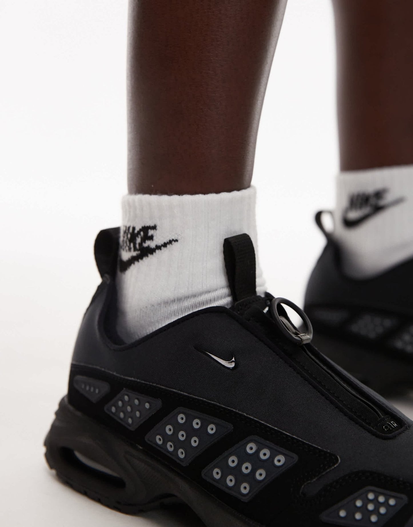 Nike Air Max SNDR unisex trainers in black and silver - ASOS Sample Sale