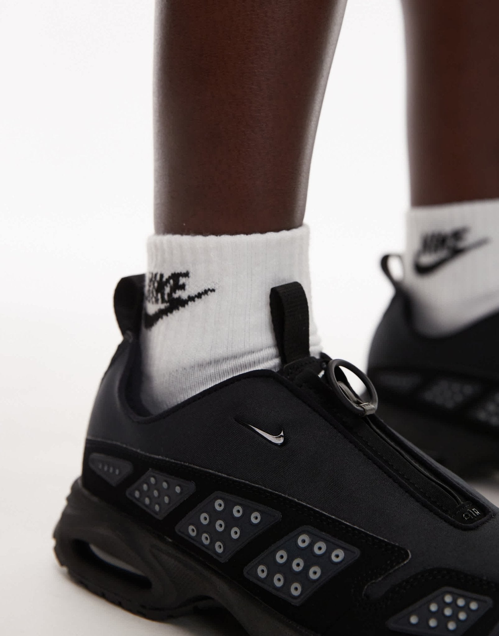 Nike Air Max SNDR unisex trainers in black and silver - ASOS Sample Sale