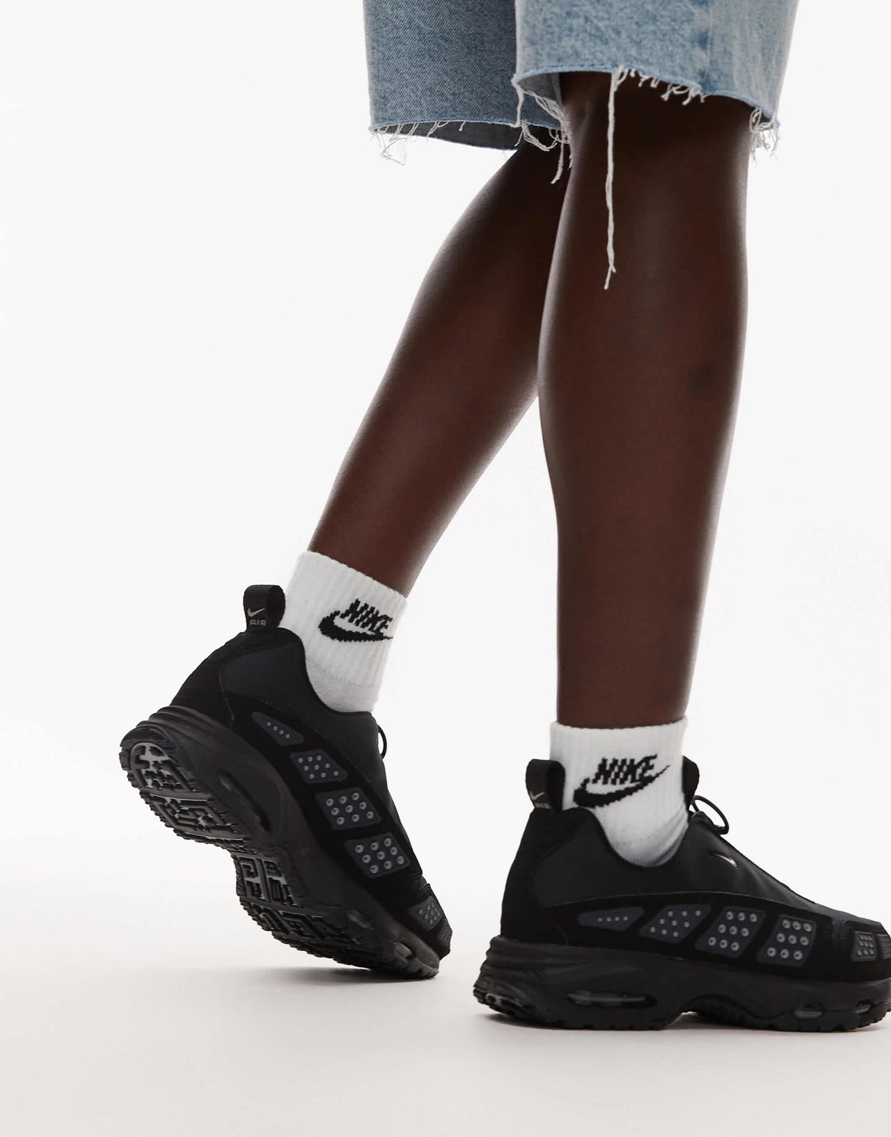 Nike Air Max SNDR unisex trainers in black and silver - ASOS Sample Sale
