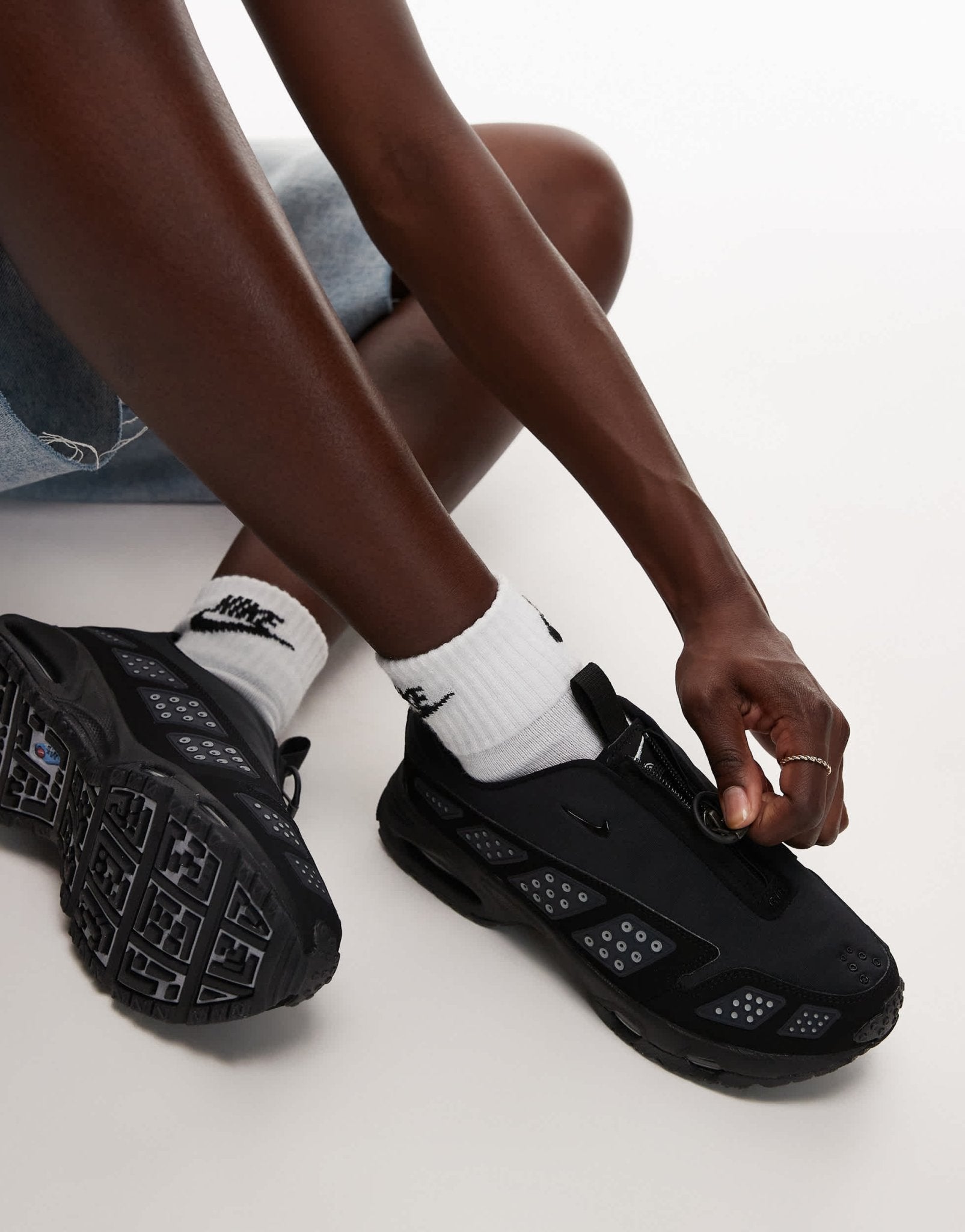 Nike Air Max SNDR unisex trainers in black and silver - ASOS Sample Sale