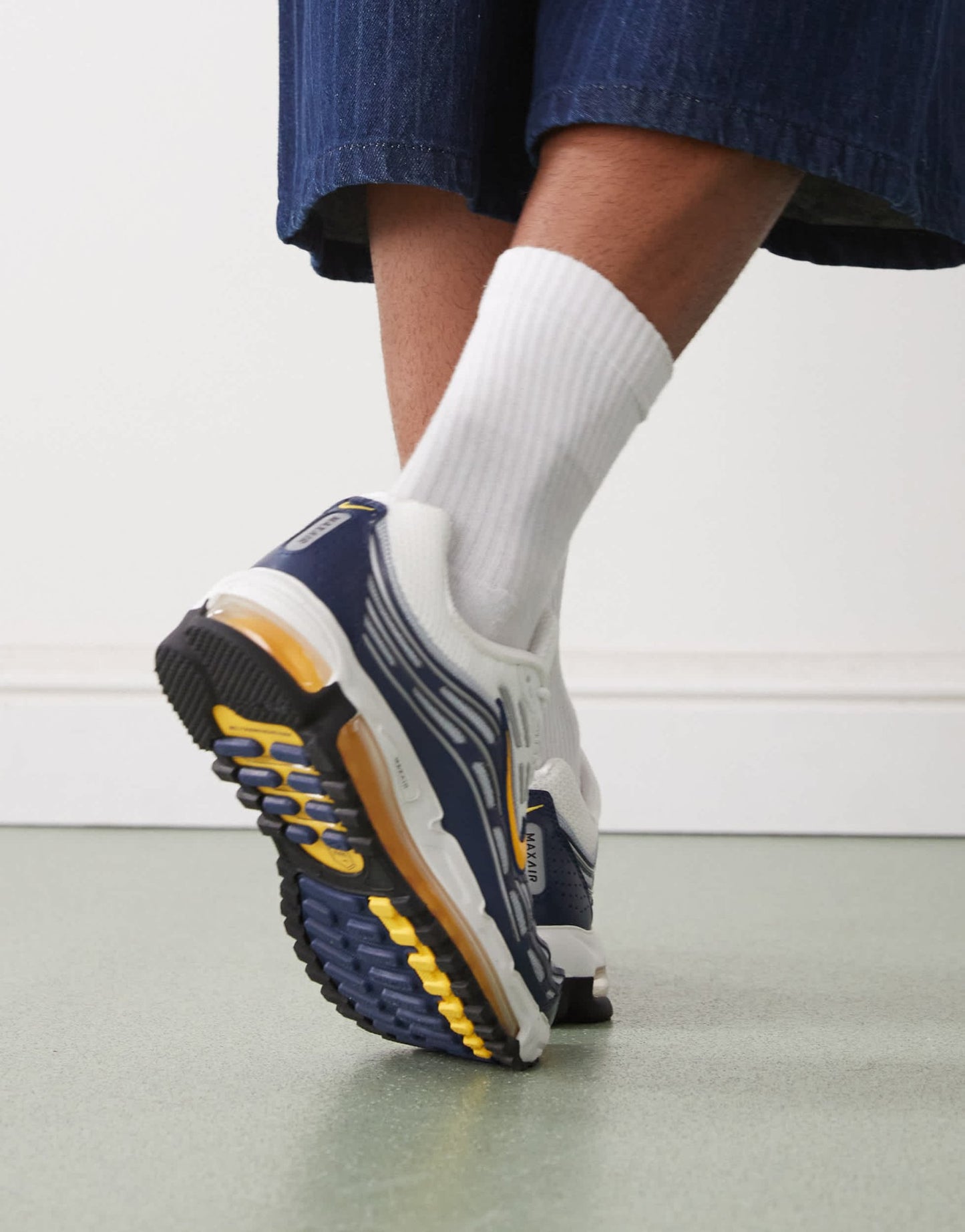 Nike Air Max TL 2.5 trainers in white and navy - ASOS Sample Sale