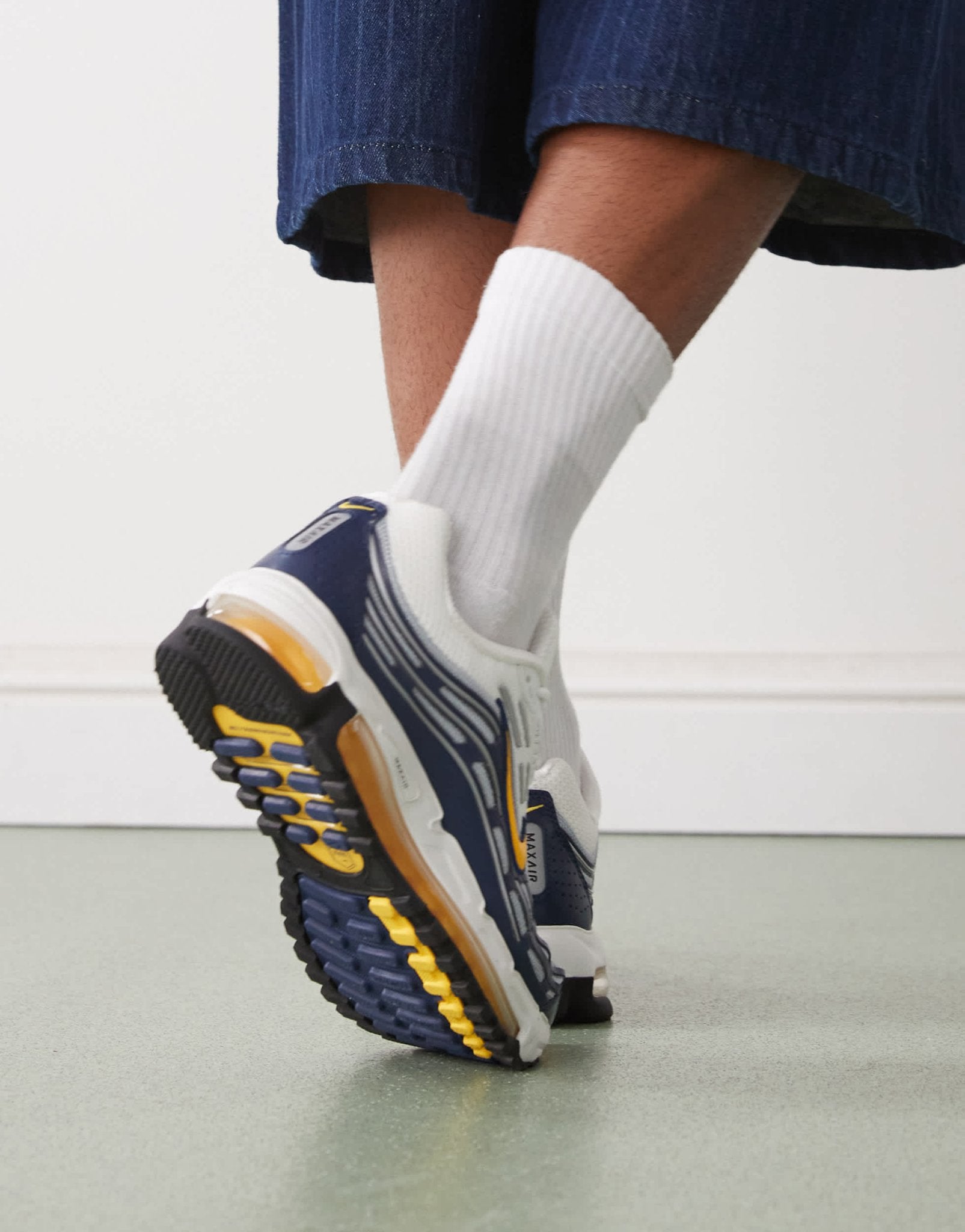 Nike Air Max TL 2.5 trainers in white and navy - ASOS Sample Sale