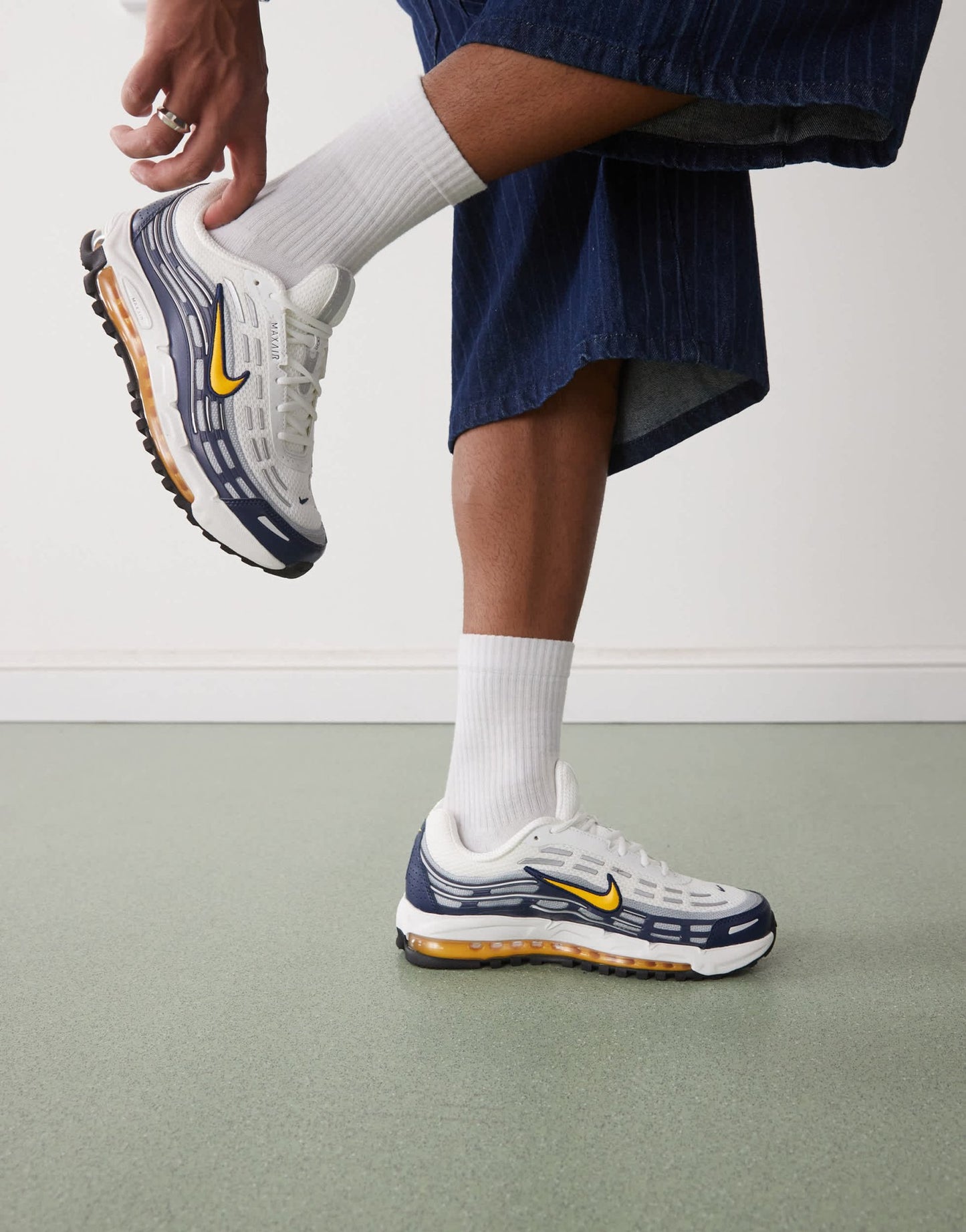 Nike Air Max TL 2.5 trainers in white and navy - ASOS Sample Sale