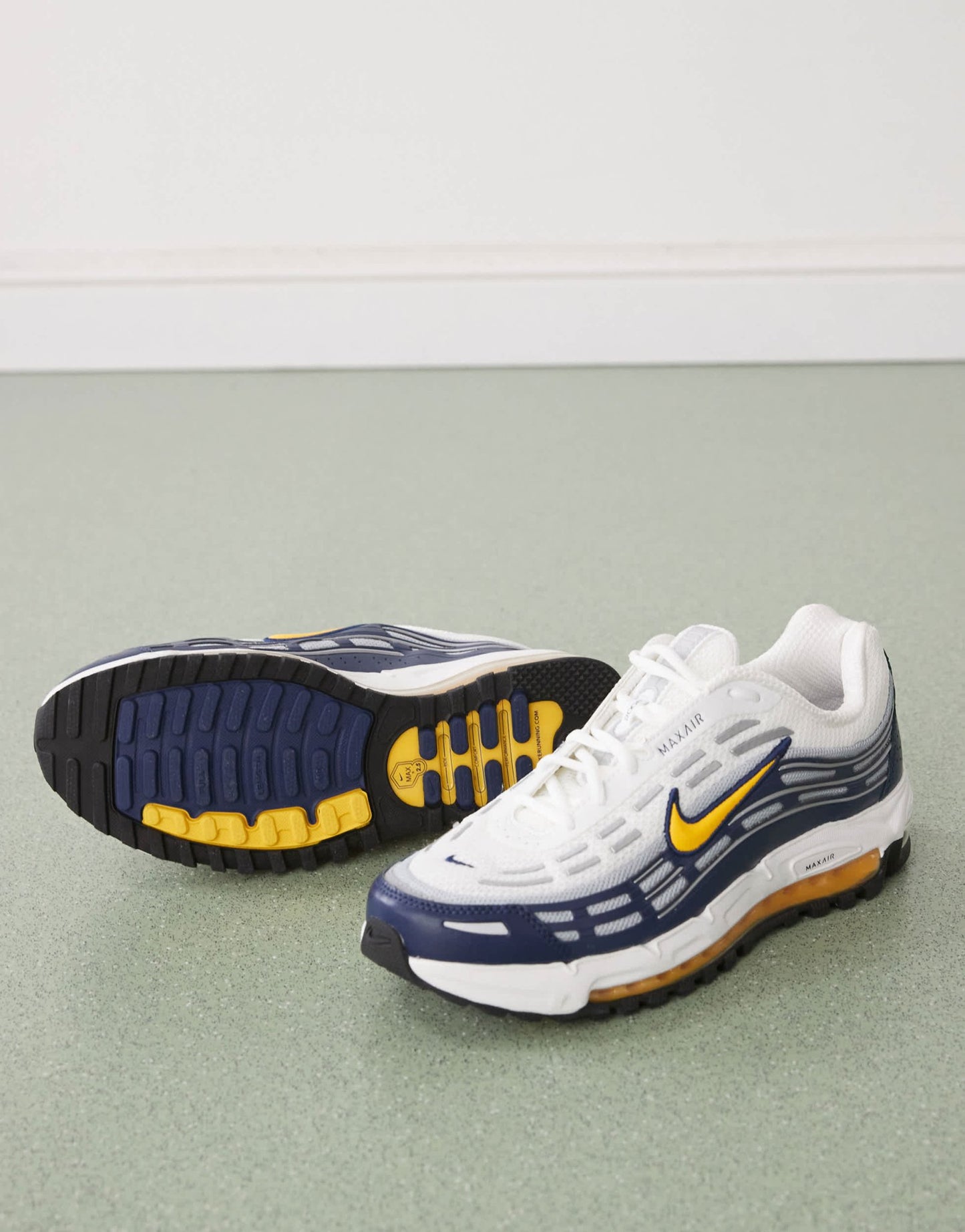 Nike Air Max TL 2.5 trainers in white and navy - ASOS Sample Sale