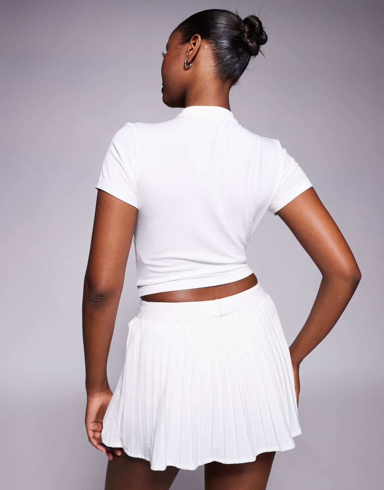 Nike Chill cropped t-shirt in white - ASOS Sample Sale
