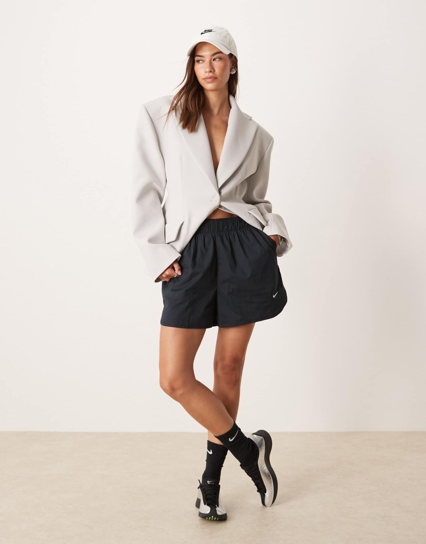 Nike Chill Poplin 5 inch shorts in black - ASOS Sample Sale
