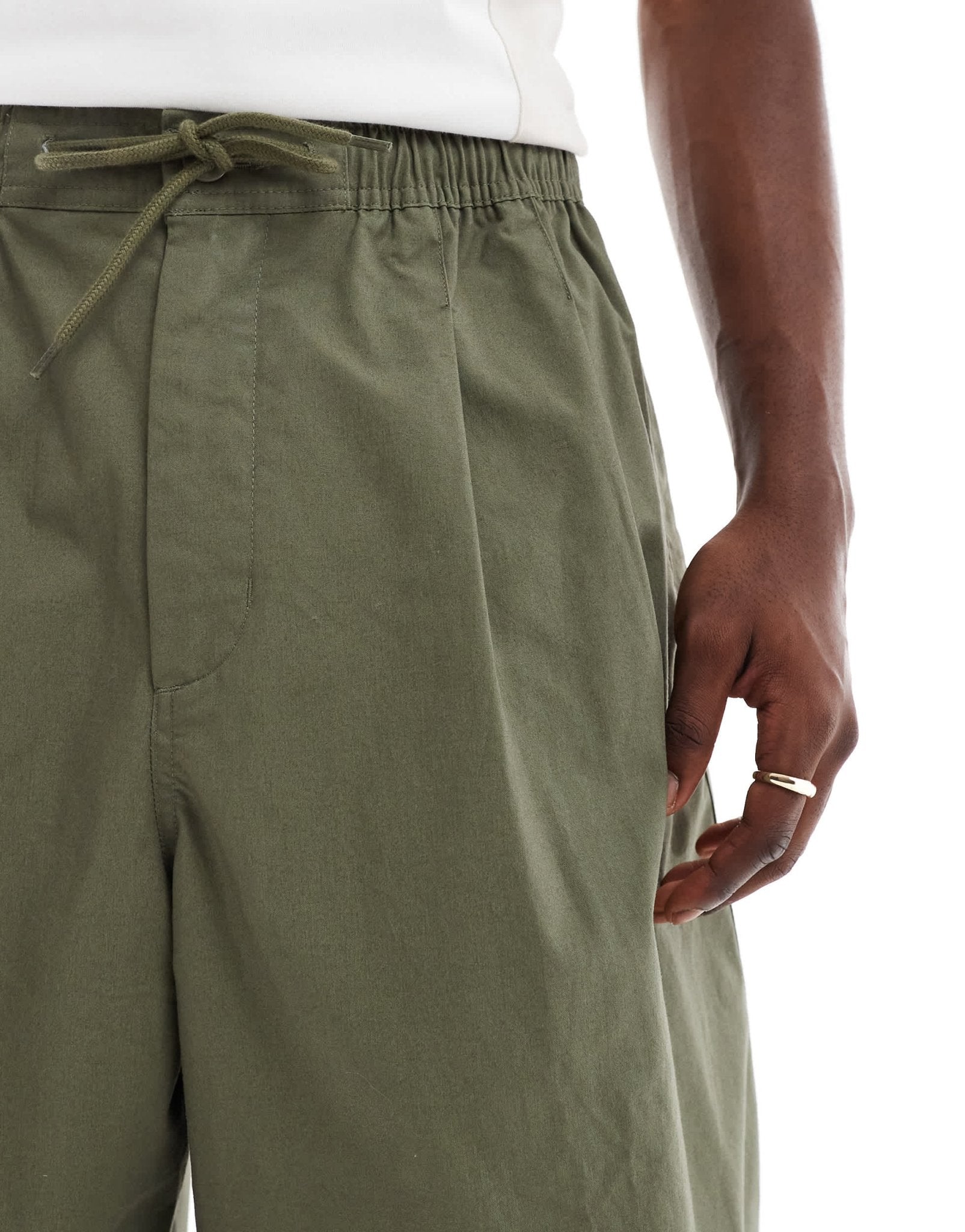 Nike Club Woven oversized short in green - ASOS Sample Sale