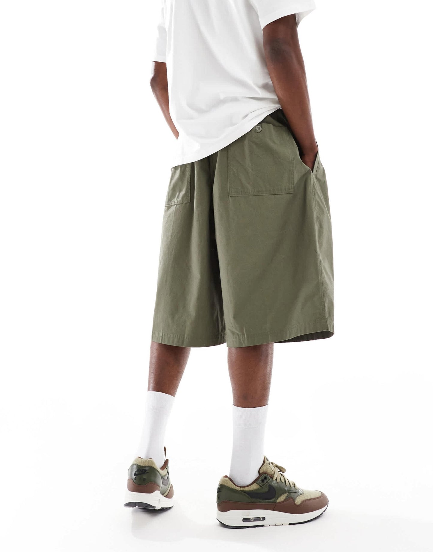 Nike Club Woven oversized short in green - ASOS Sample Sale