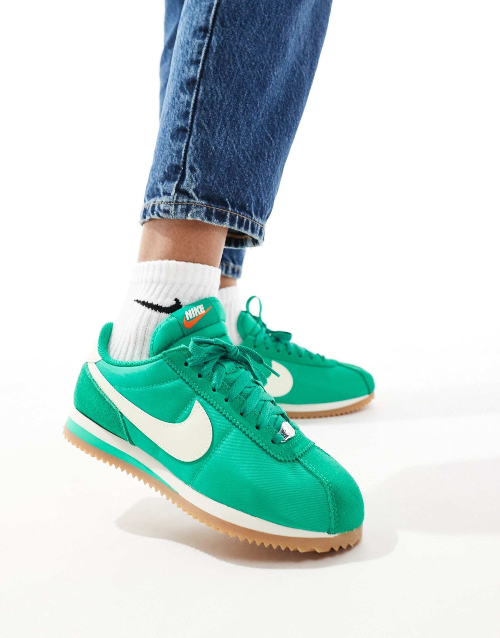 Nike Cortez TXT trainers in green and white - ASOS Sample Sale