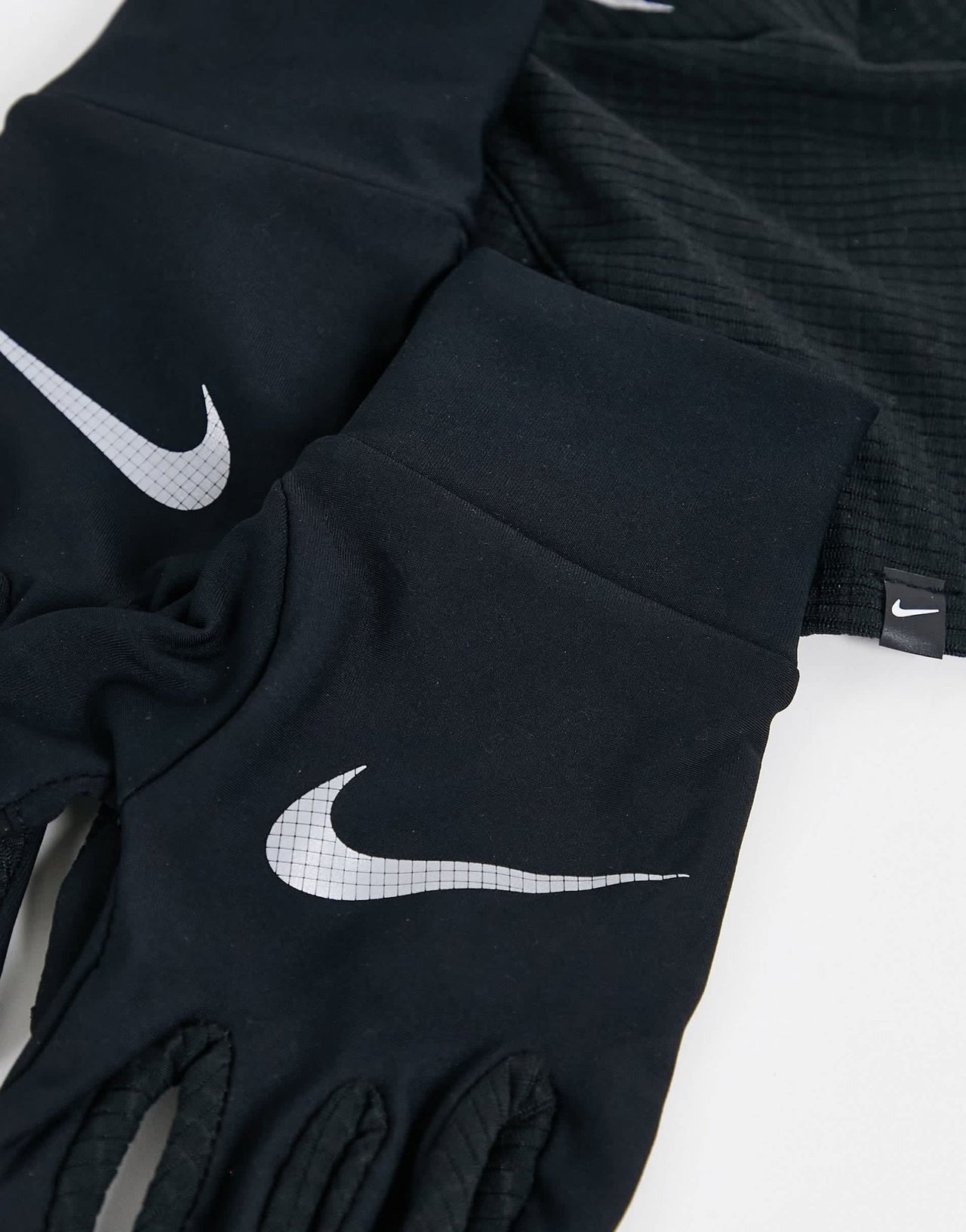 Nike Essential hat and glove set hat and gloves set in black - ASOS Sample Sale