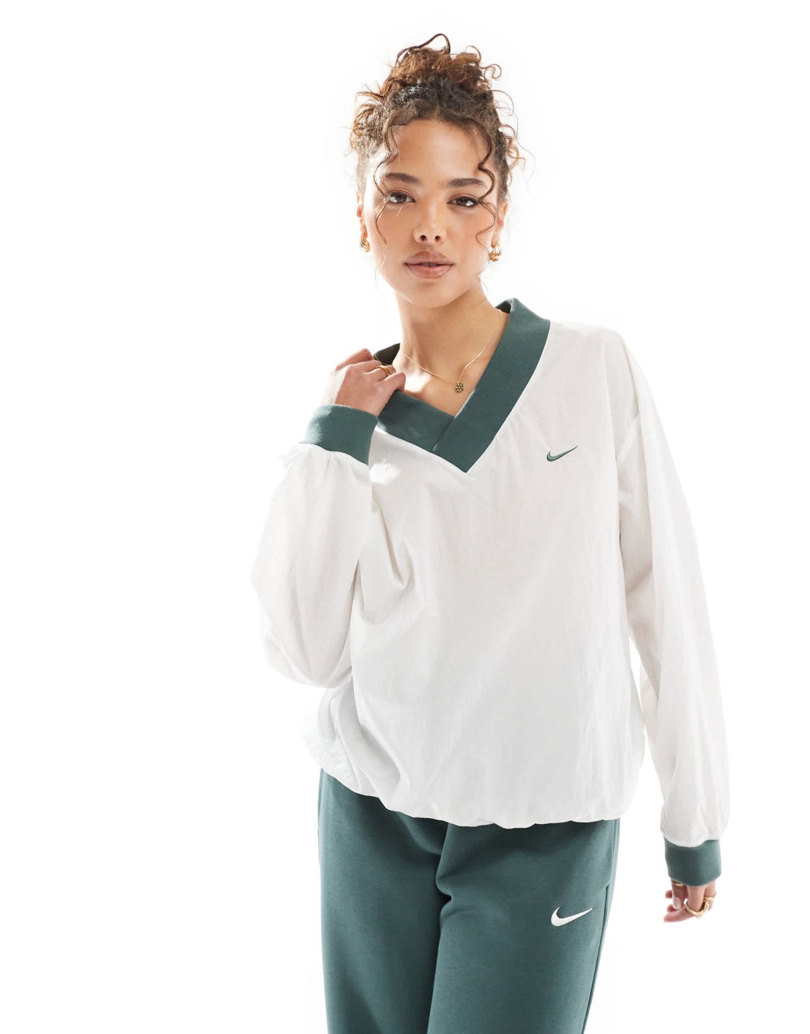 Nike Essential woven v-neck sweatshirt in off white and green - ASOS Sample Sale