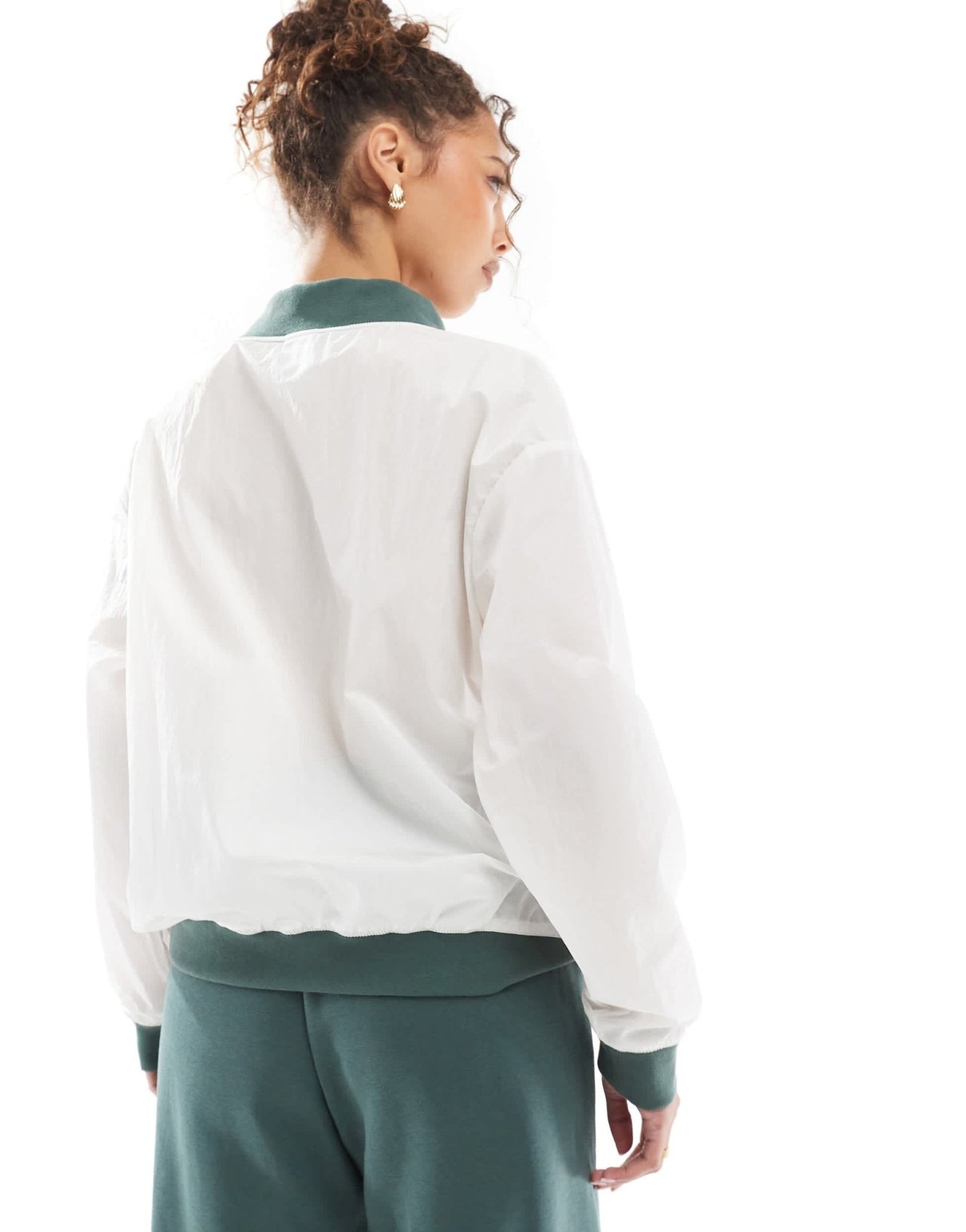 Nike Essential woven v-neck sweatshirt in off white and green - ASOS Sample Sale
