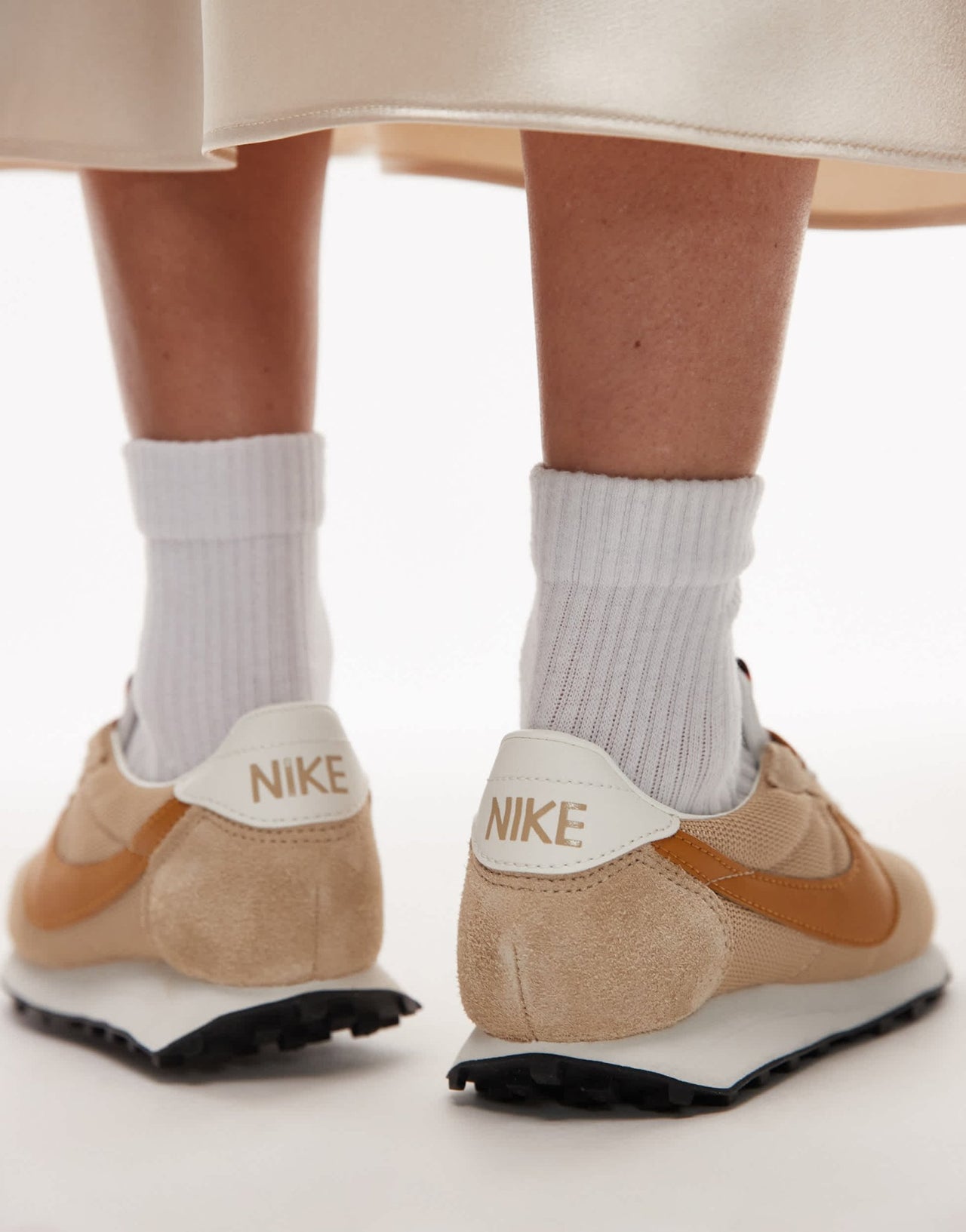 Nike LD-1000 SE trainers in beige and orange - ASOS Sample Sale