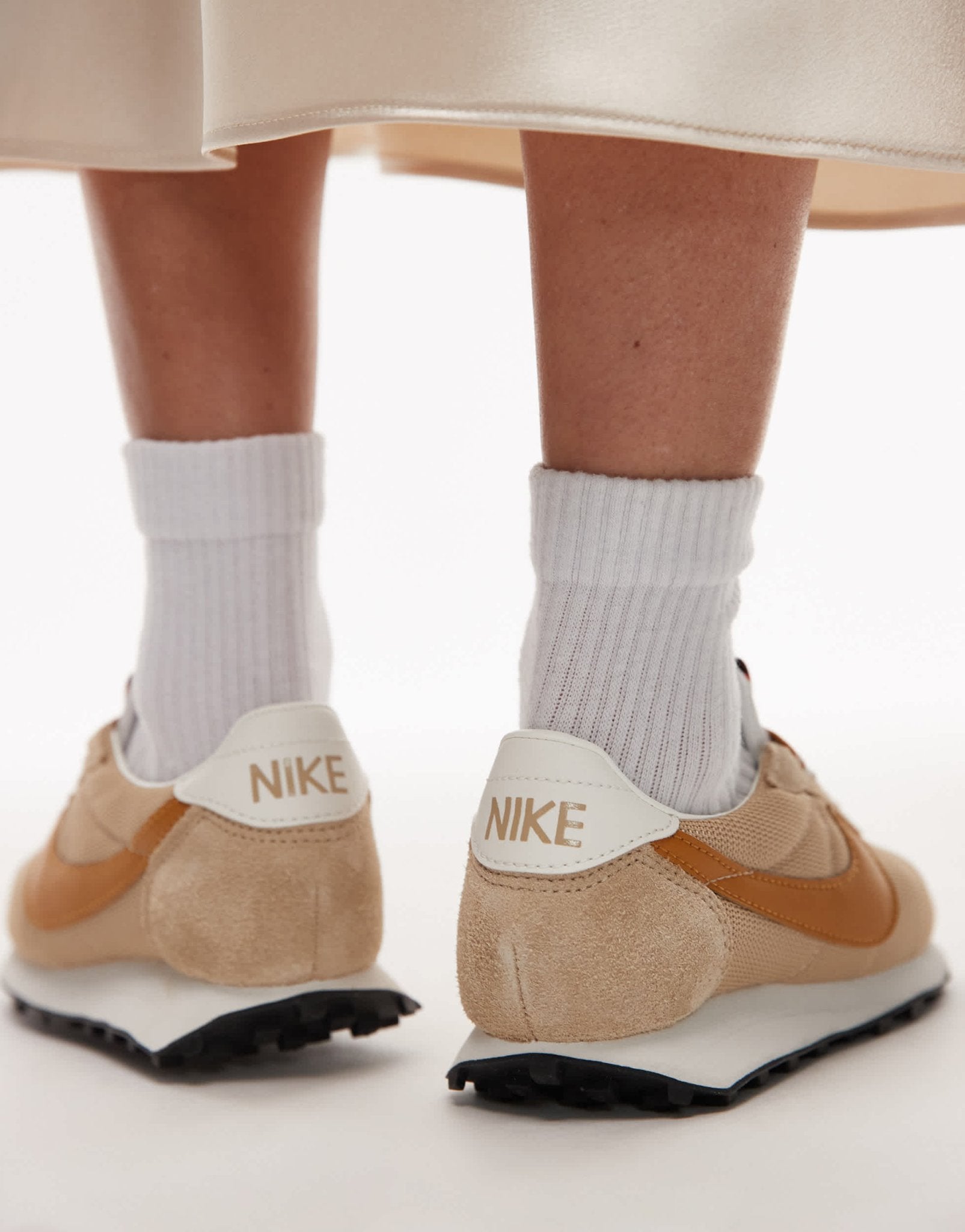 Nike LD-1000 SE trainers in beige and orange - ASOS Sample Sale