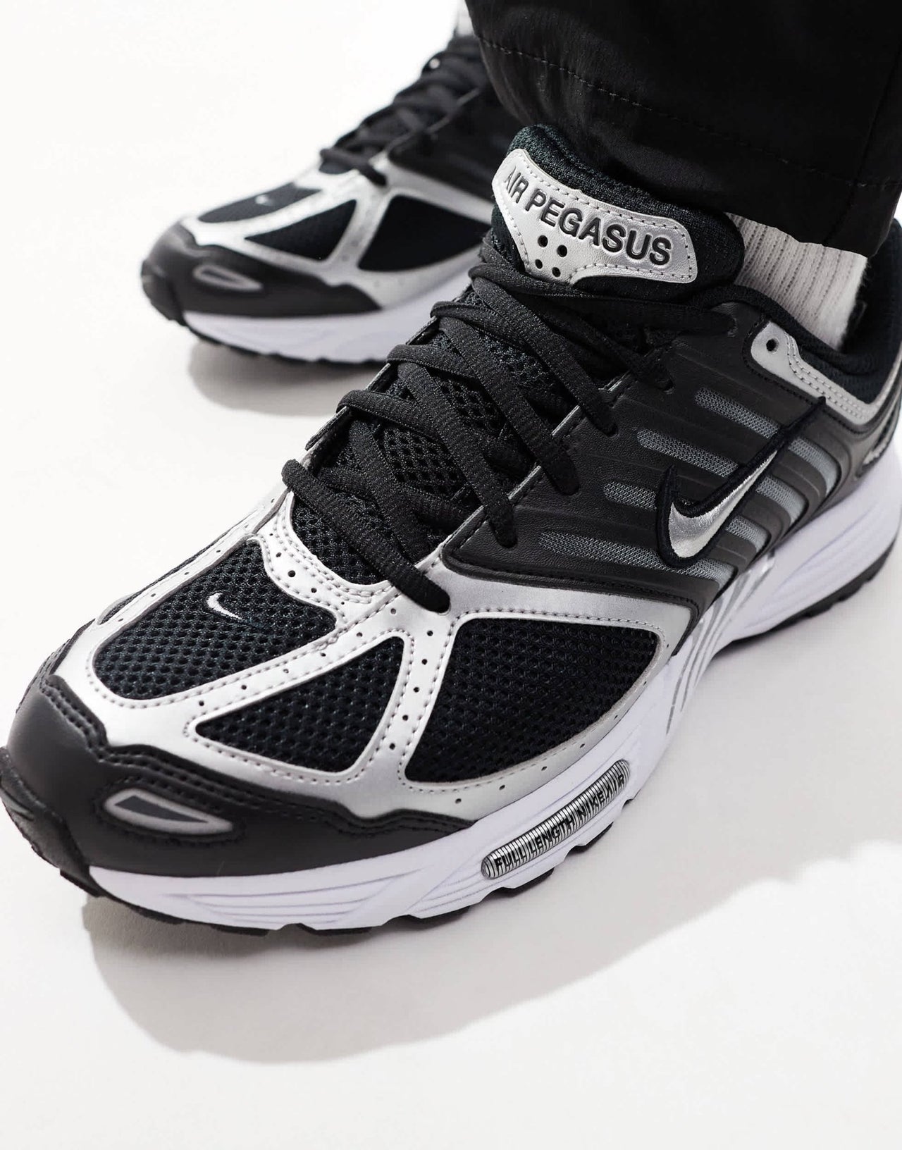 Nike Pegasus 2005 trainers in black and metallic silver - ASOS Sample Sale