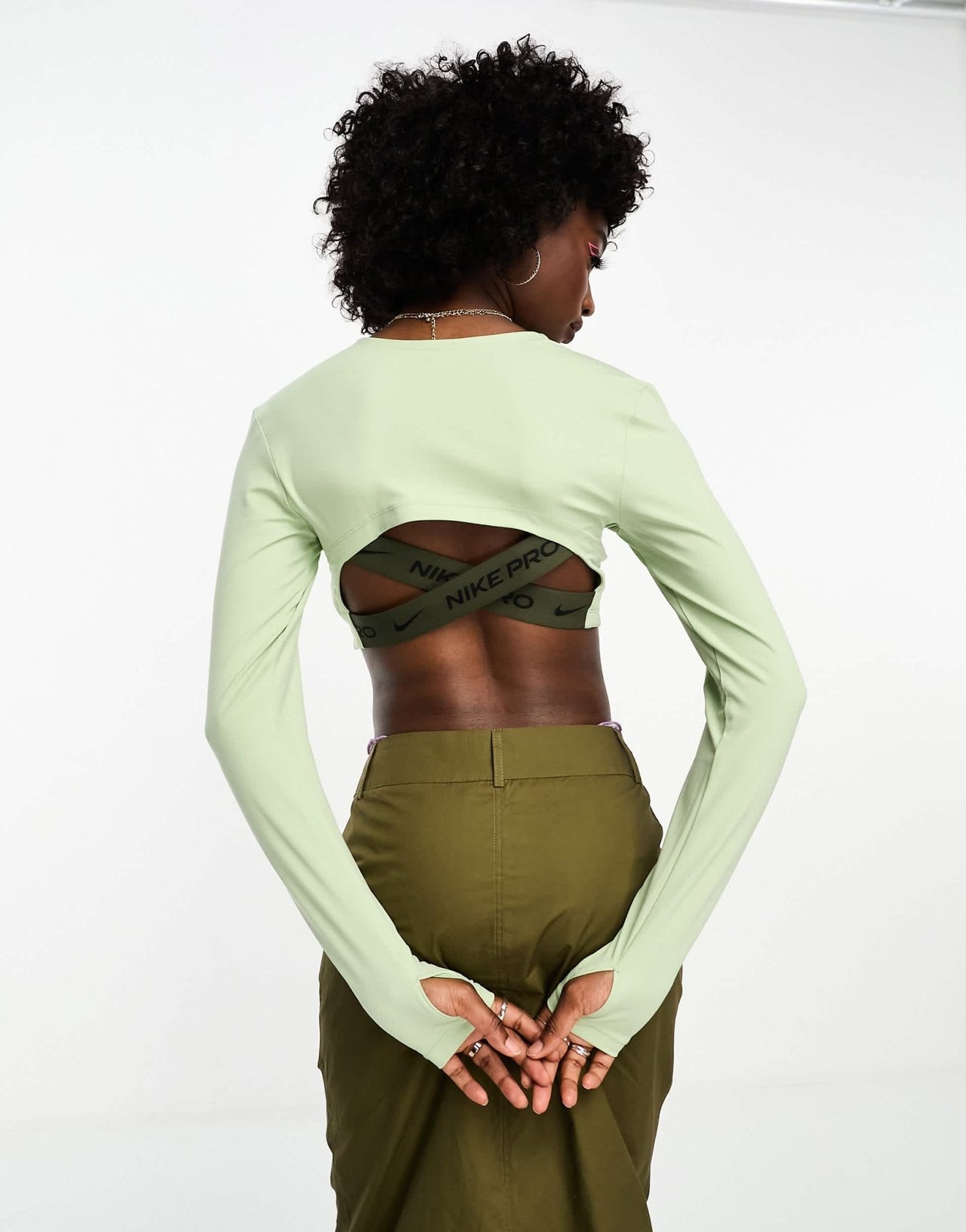 Nike Pro Training Femme Dri - Fit long sleeve crop top in light green - ASOS Sample Sale