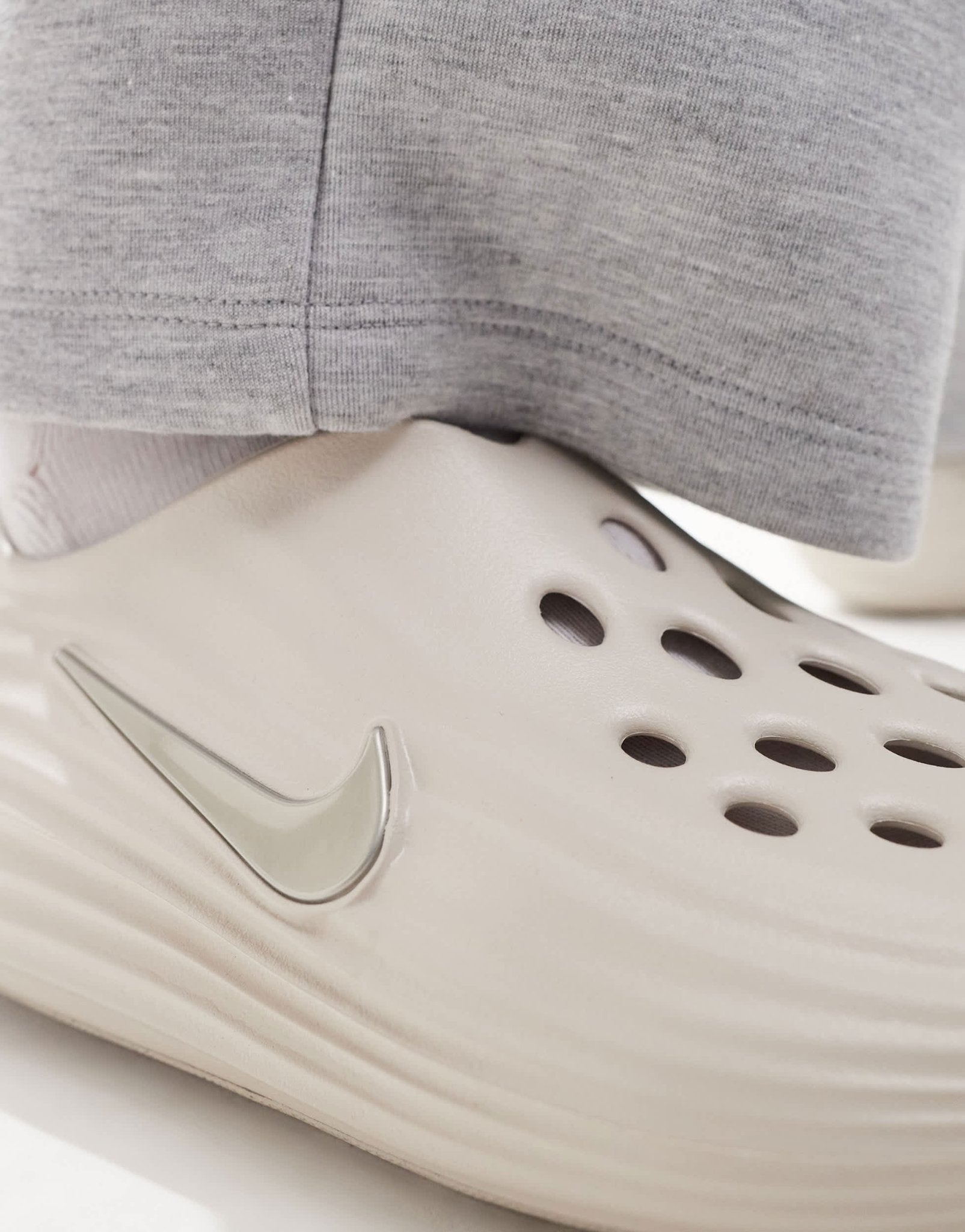 Nike Reactx sliders in off white - ASOS Sample Sale