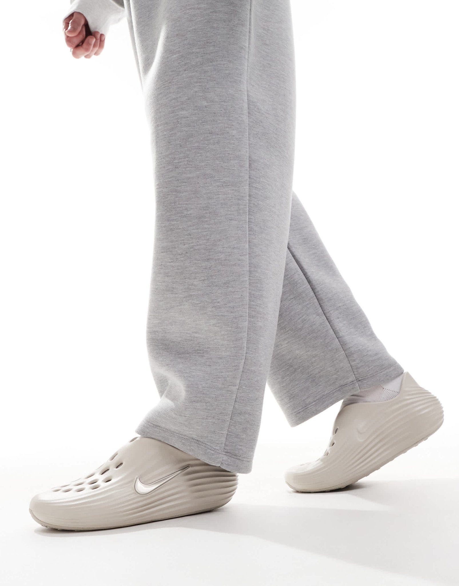 Nike Reactx sliders in off white - ASOS Sample Sale