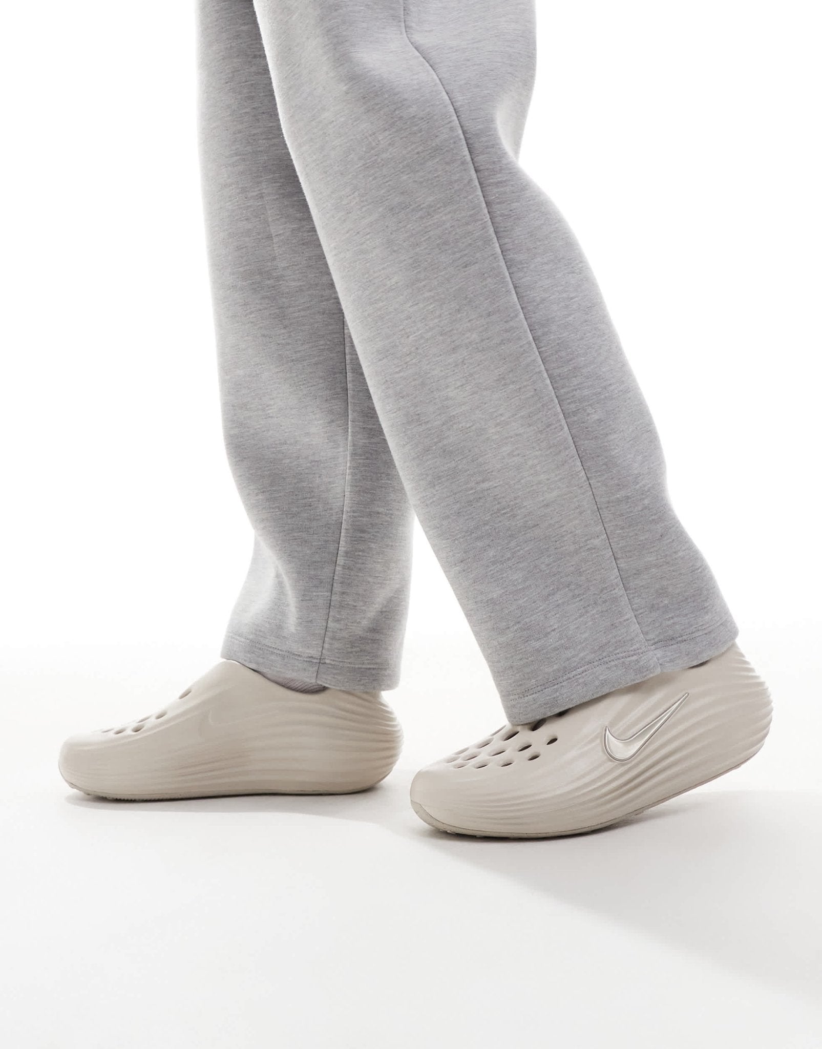 Nike Reactx sliders in off white - ASOS Sample Sale