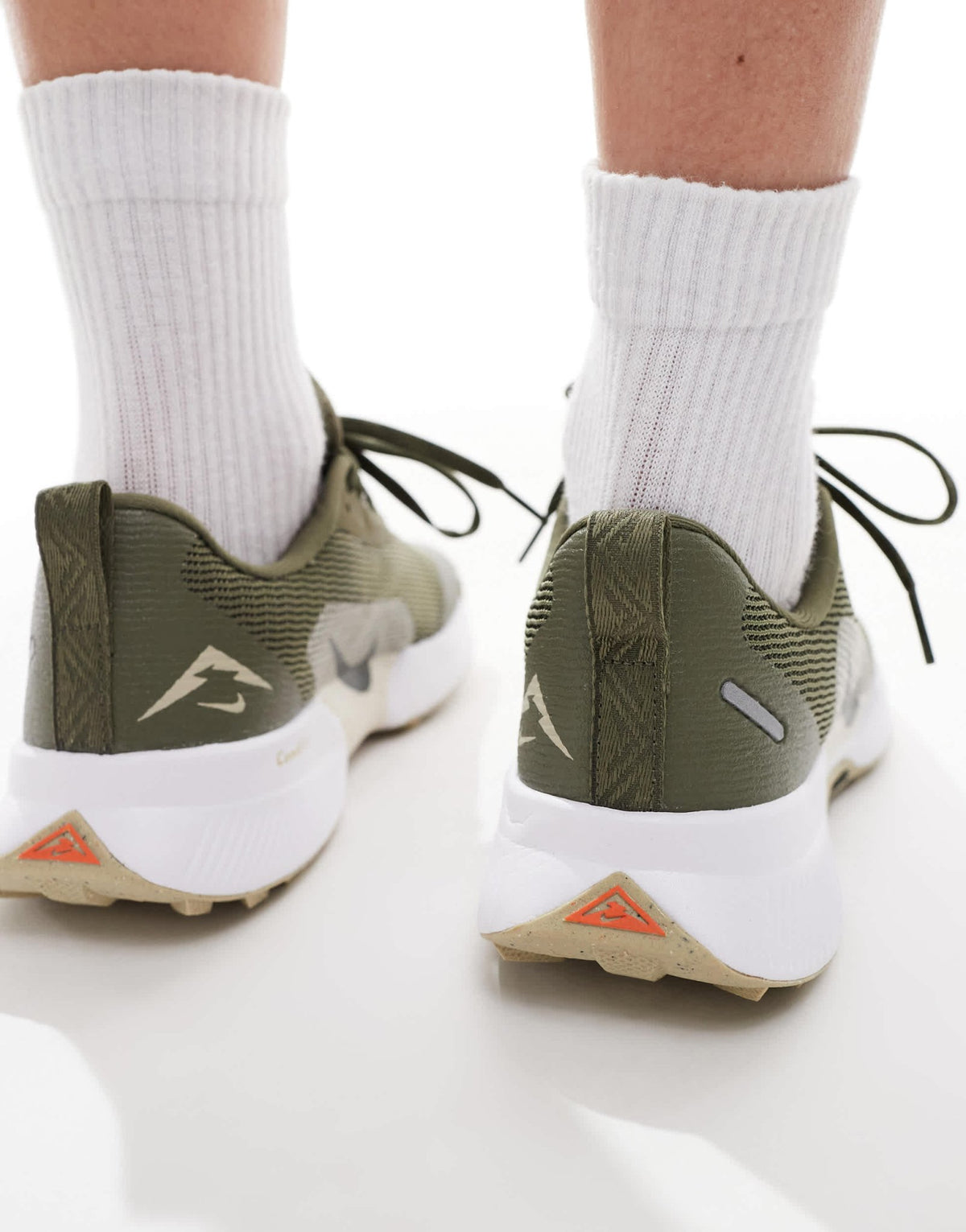 Nike Running Juniper Trail 3 trainers in khaki and white - ASOS Sample Sale