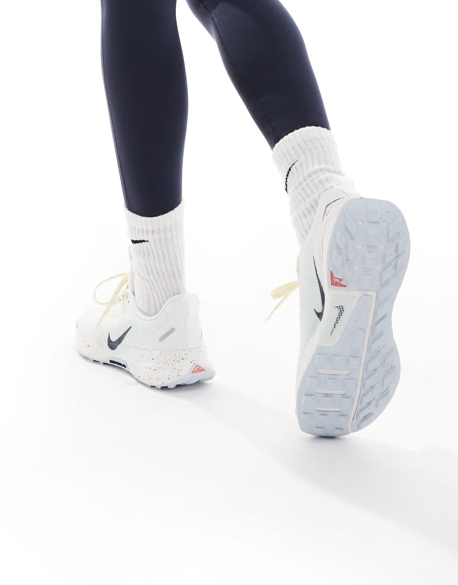 Nike Running Juniper Trail 3 trainers in white - ASOS Sample Sale