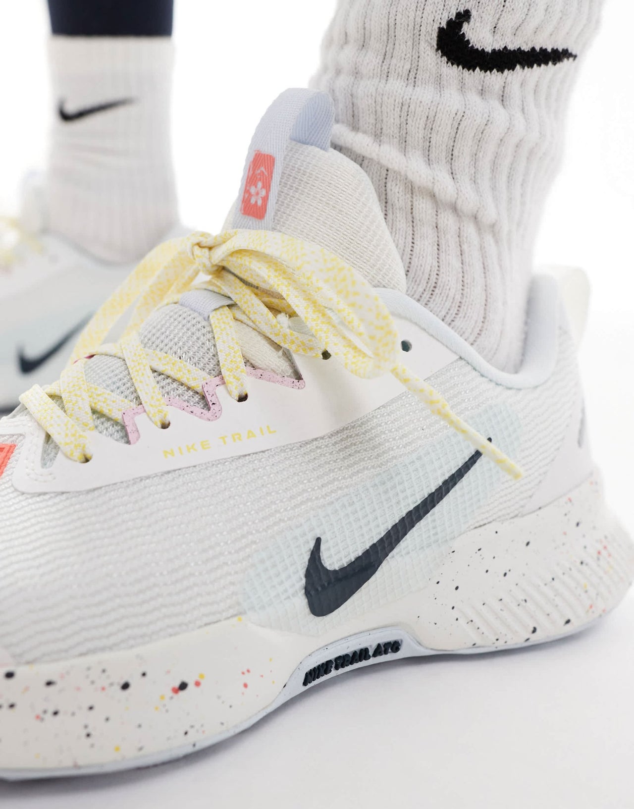Nike Running Juniper Trail 3 trainers in white - ASOS Sample Sale
