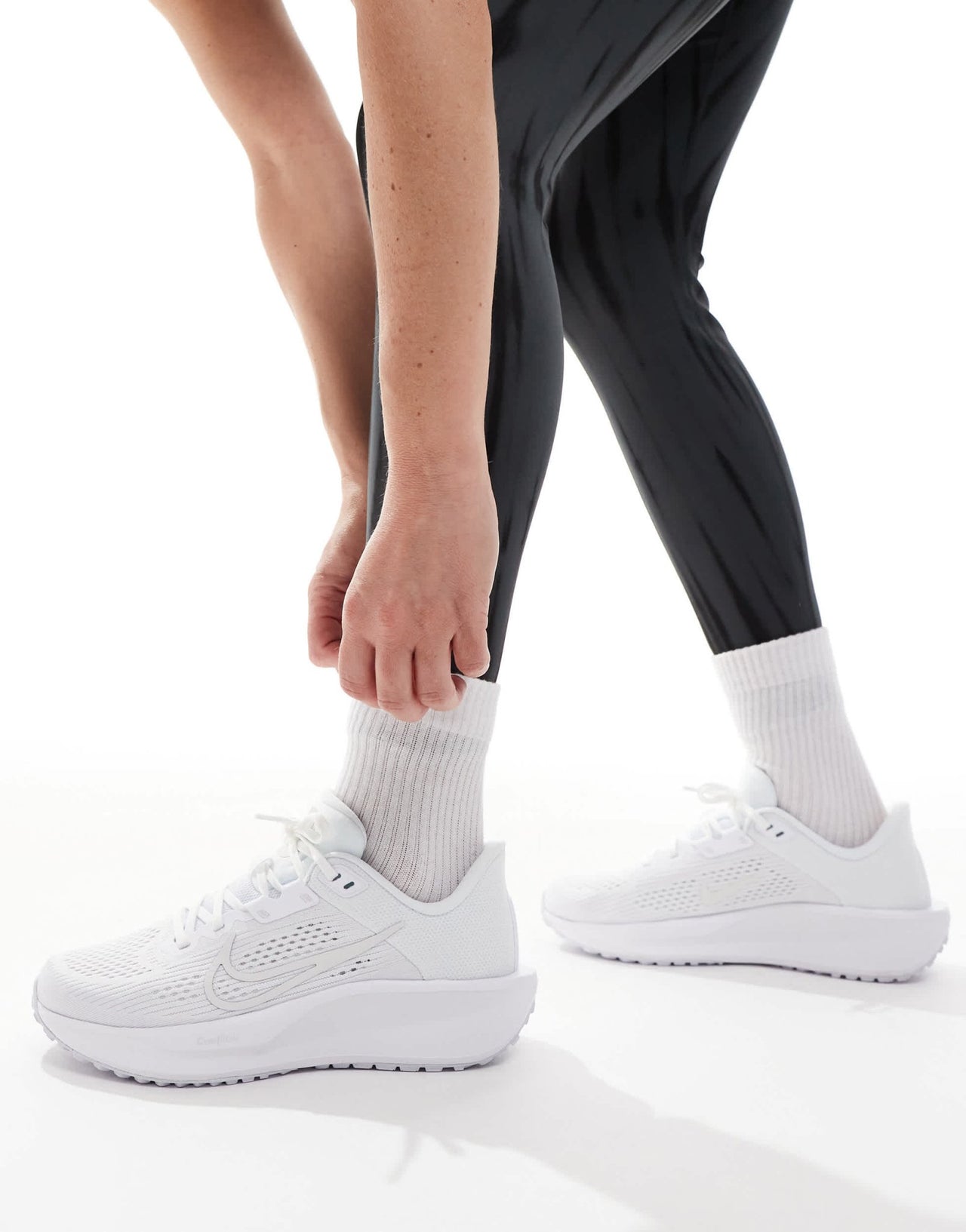 Nike Running Quest 6 trainers in white and grey - ASOS Sample Sale